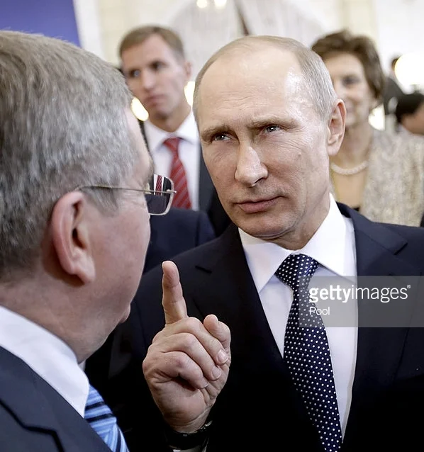 Russian President Vladimir Putin (r) making a point to IOC President Thomas Bach at a reception during the 2014 Sochi, Russia Olympics. (Getty Images)