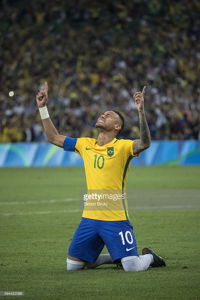 Neymar exults after his penalty kick won Olympic gold for Brazil. (Getty Images)