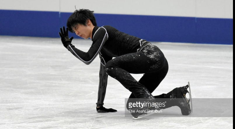 Yuzuru Hanyu winces after the fall that injured him.