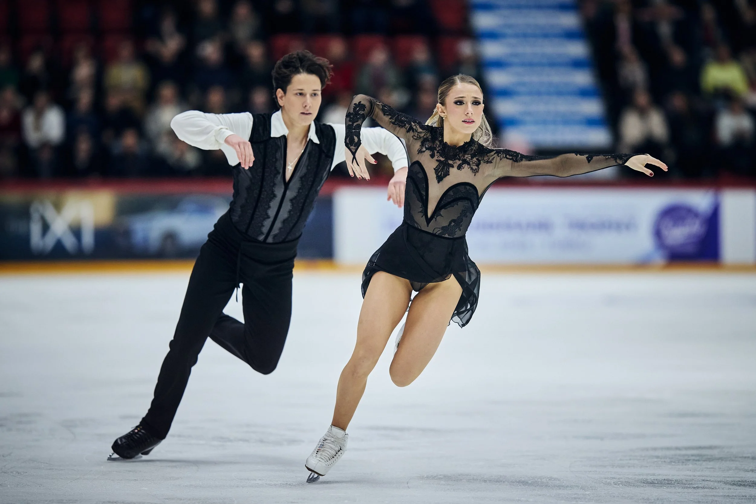 Despite twists and turns, U.S. ice dancers Zingas and Kolesnik stay in fast lane
