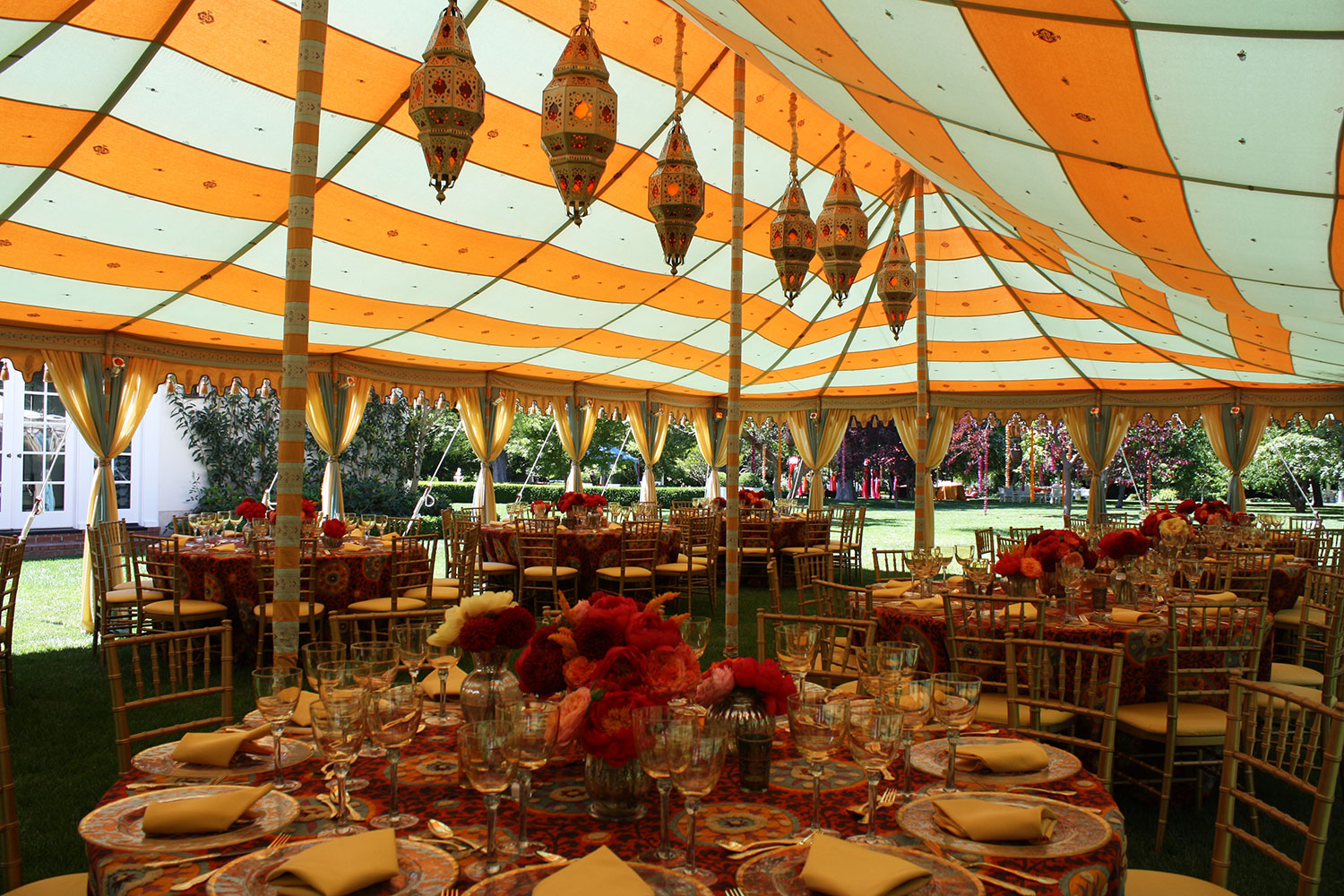 raj-tents-maharaja-dinner-setting-with-lamps.jpg