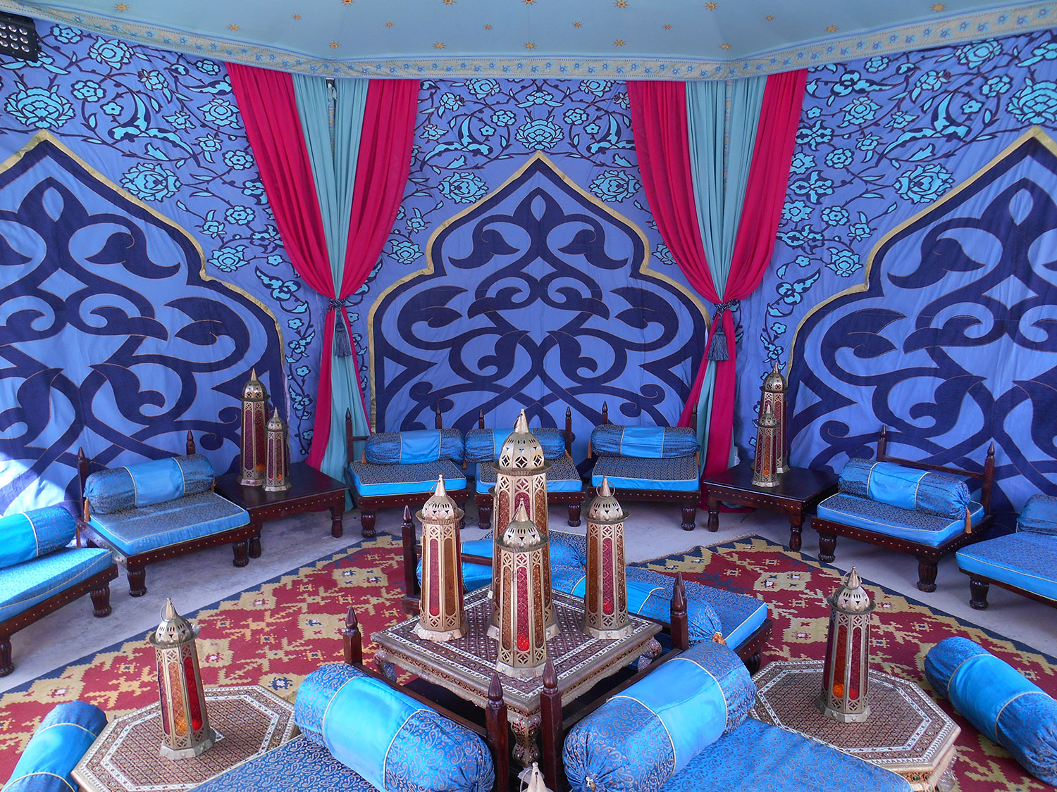 raj-tents-furniture-mughal-arch-moroccan-lounge.jpg