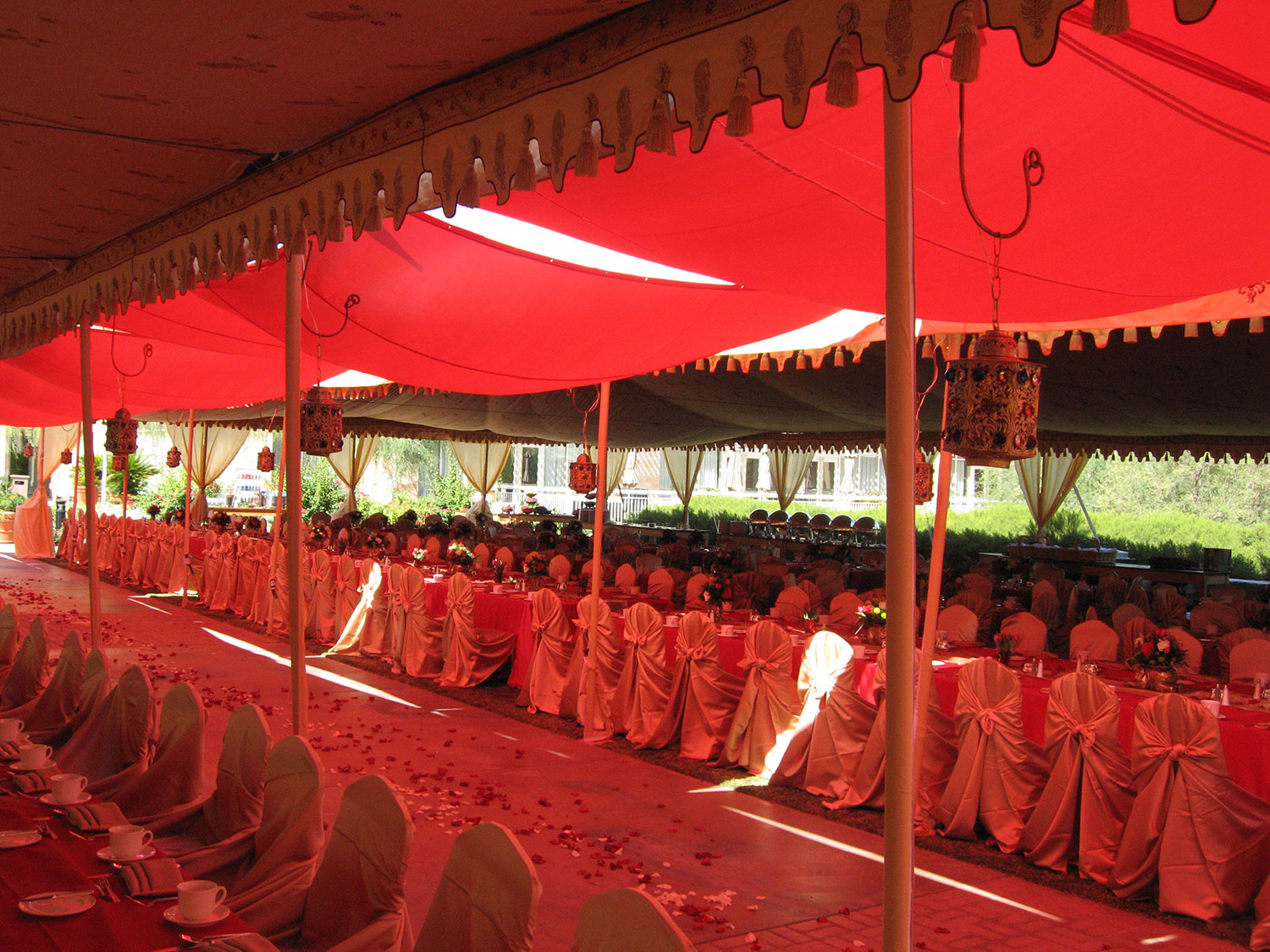 raj-tents-custom-creations-dinnersetting.jpg