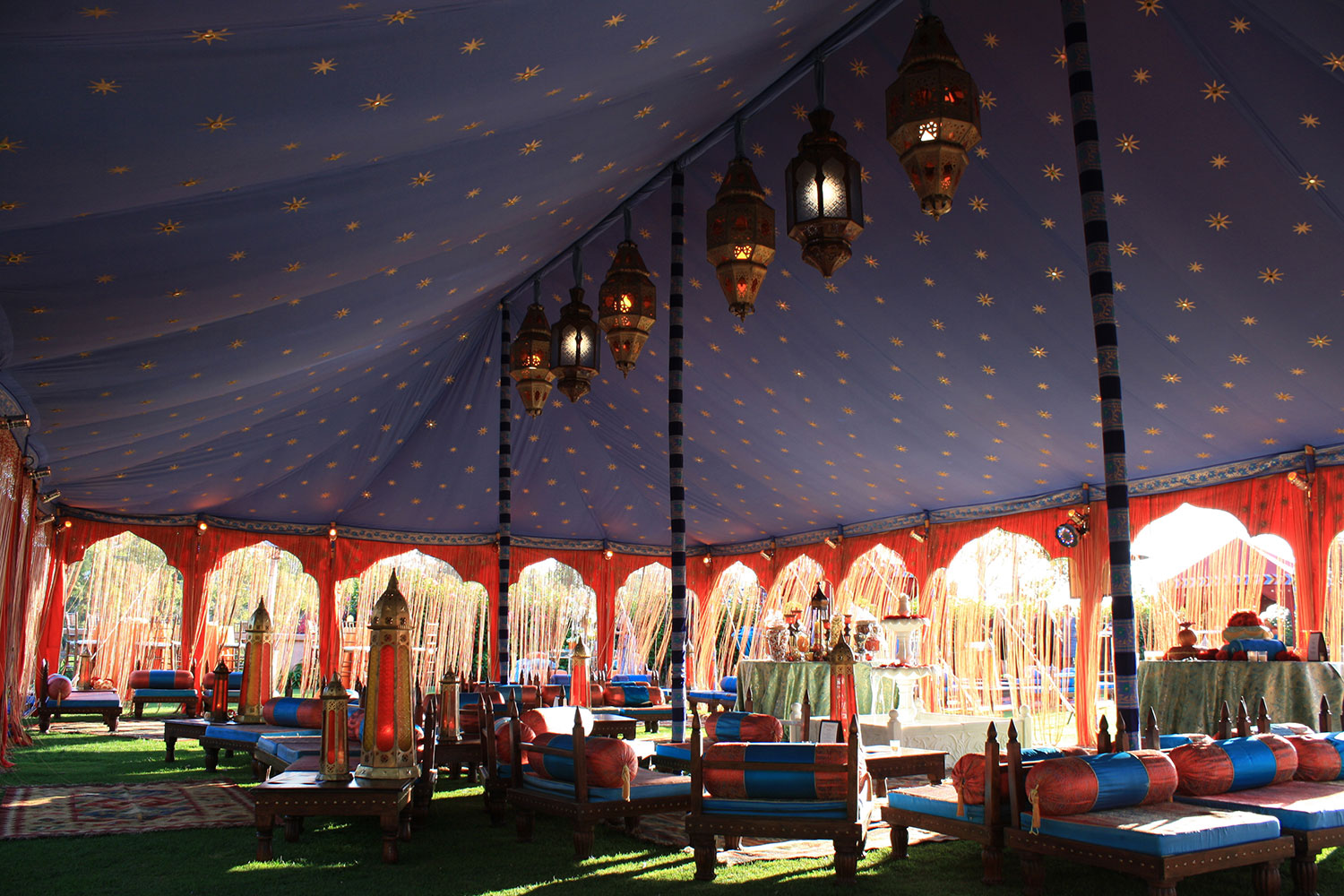 raj-tents-moroccan-theme-marakesh-interior.jpg