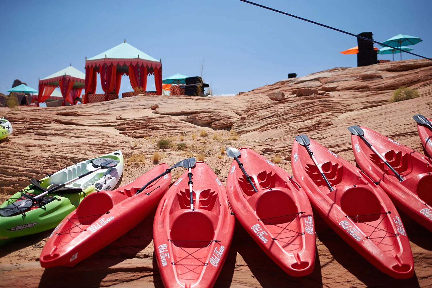 raj-tents-beach-chic-theme-lake-powell.jpg