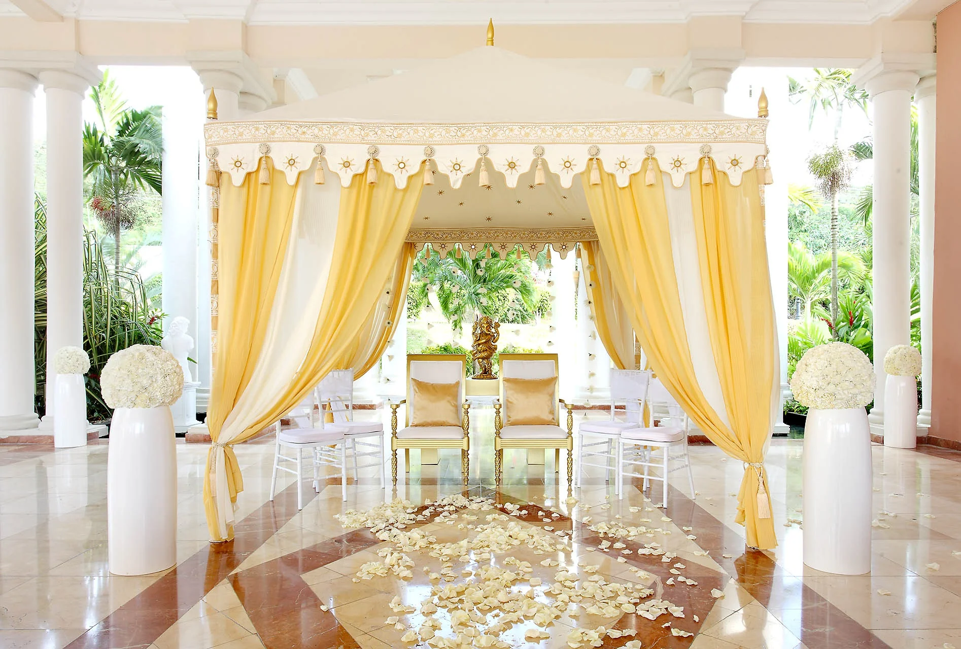 Custom Wedding Pergolas for Karen Bussen Simple Stunning Weddings