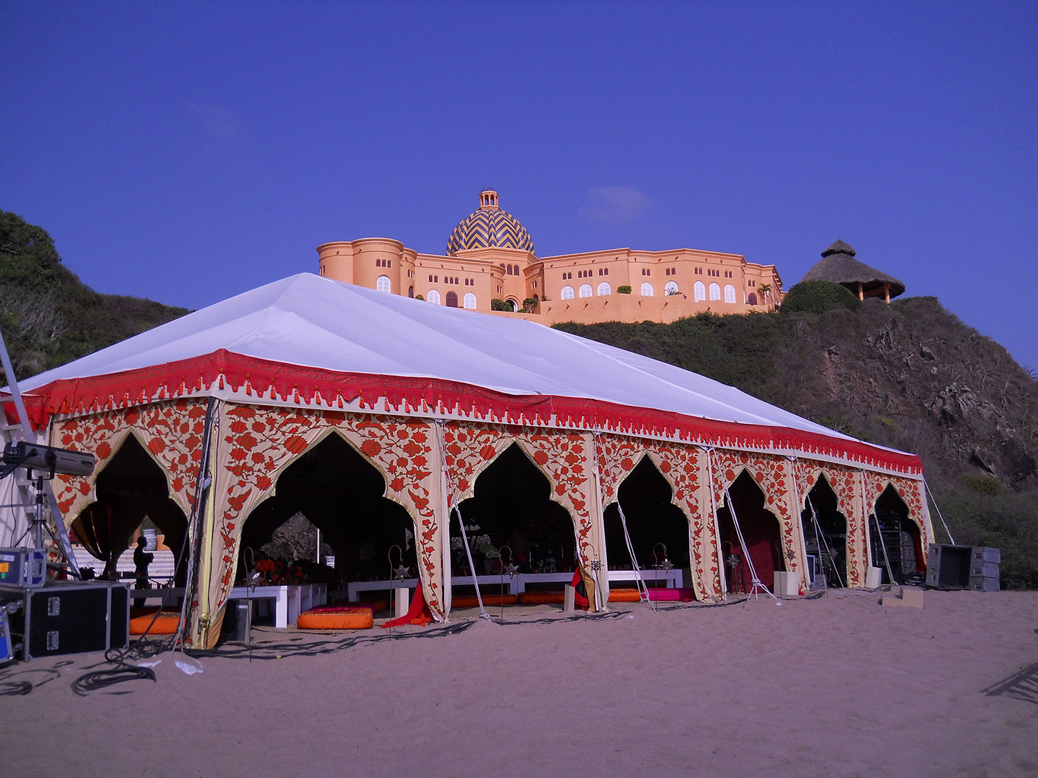 raj-tents-destination-events-beach-maharaja.jpg