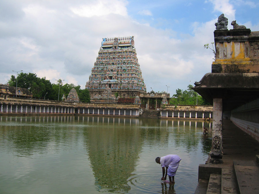 Temple complex at Tiruchchirappalli.jpg
