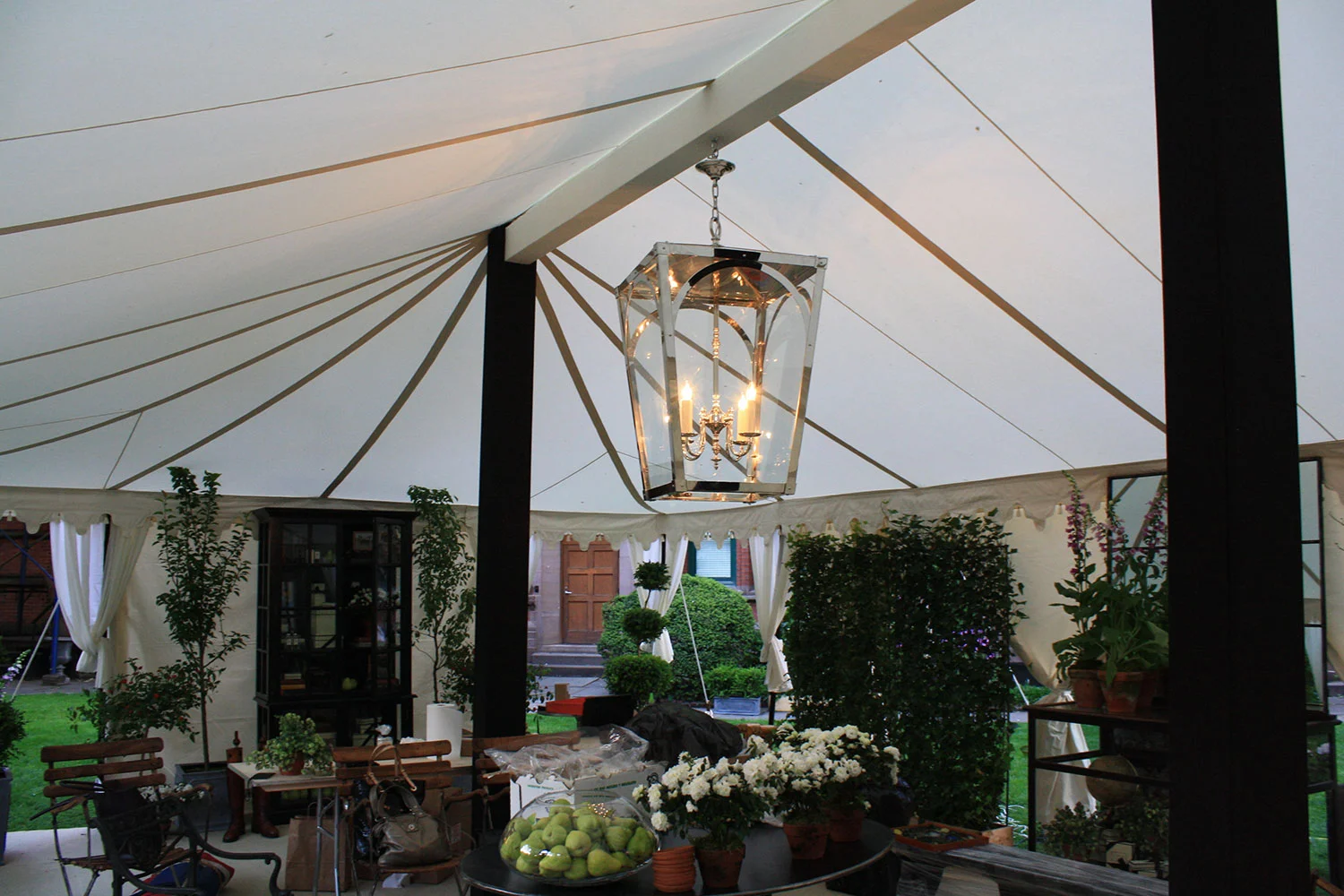 raj-tents-black-and-white-garden-maharaja.jpg