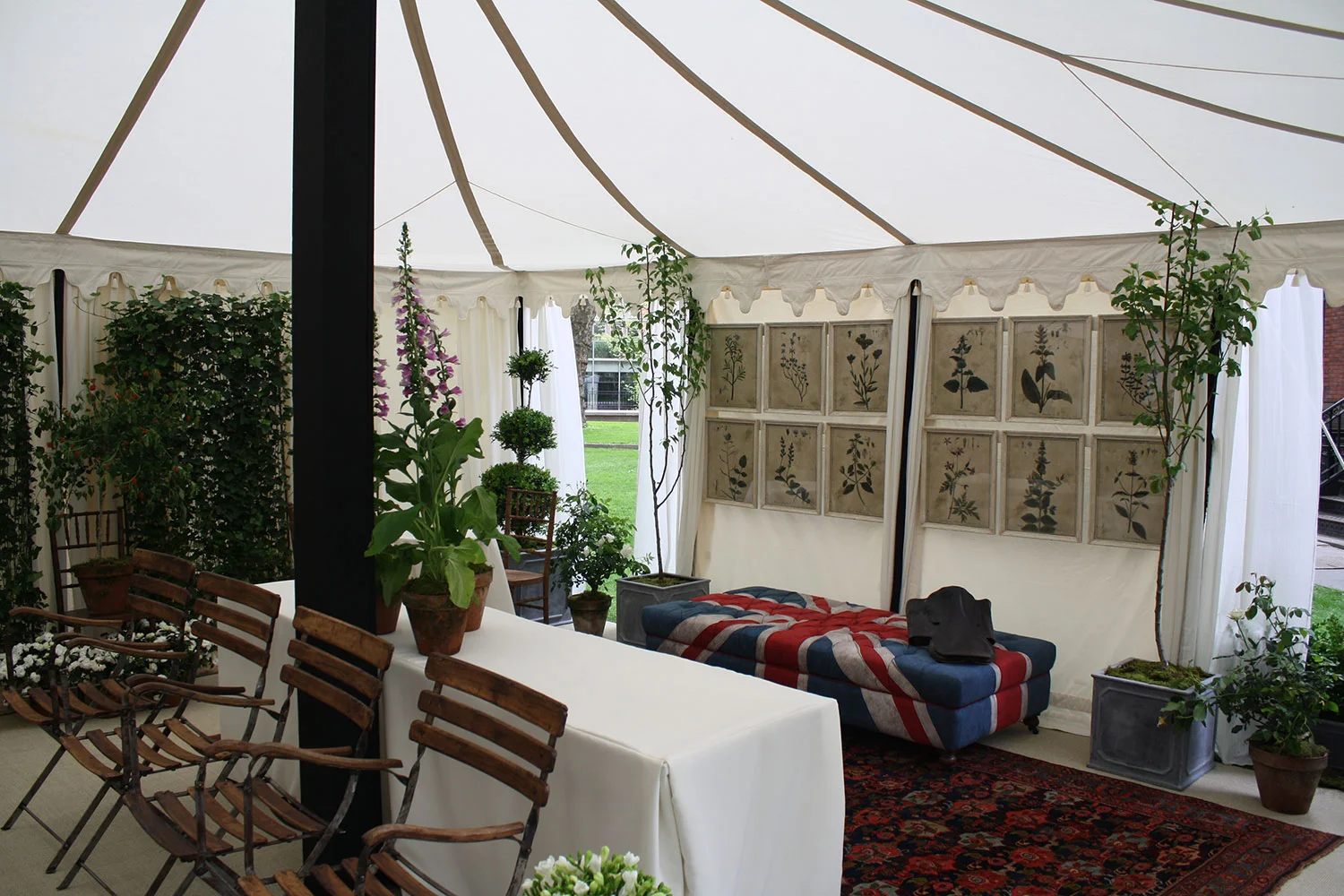 raj-tents-black-and-white-maharaja-garden.jpg