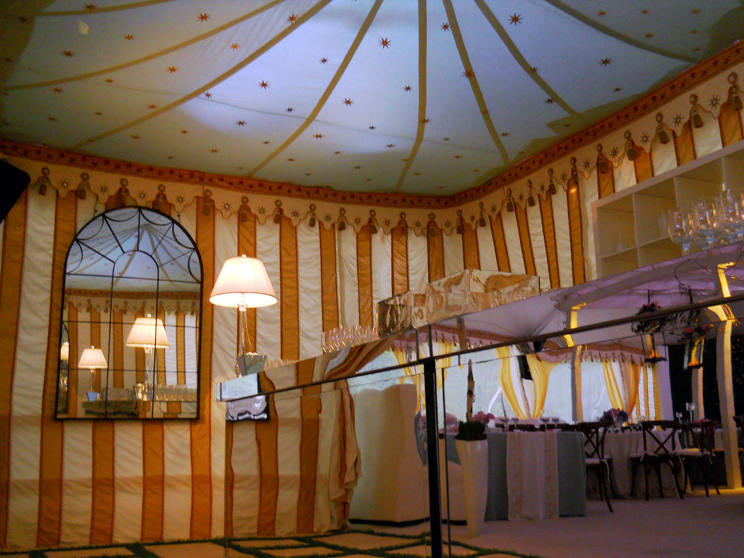 raj-tents-old-hollywood-theme-mirror-bar.jpg