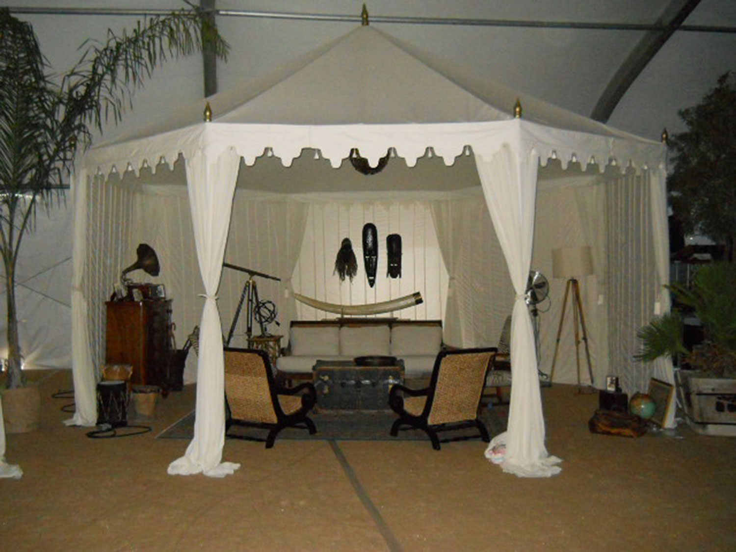 raj-tents-other-themes-safari-chic -decor.jpg