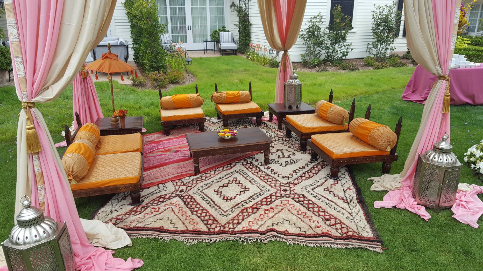 Pergola Lounge in Orange.jpg