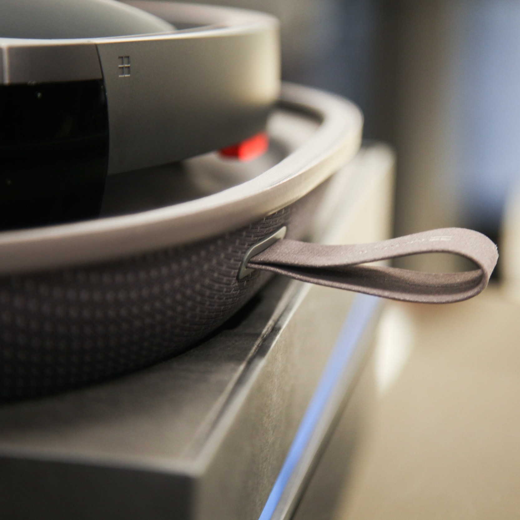 HoloLens: Inset Logo
