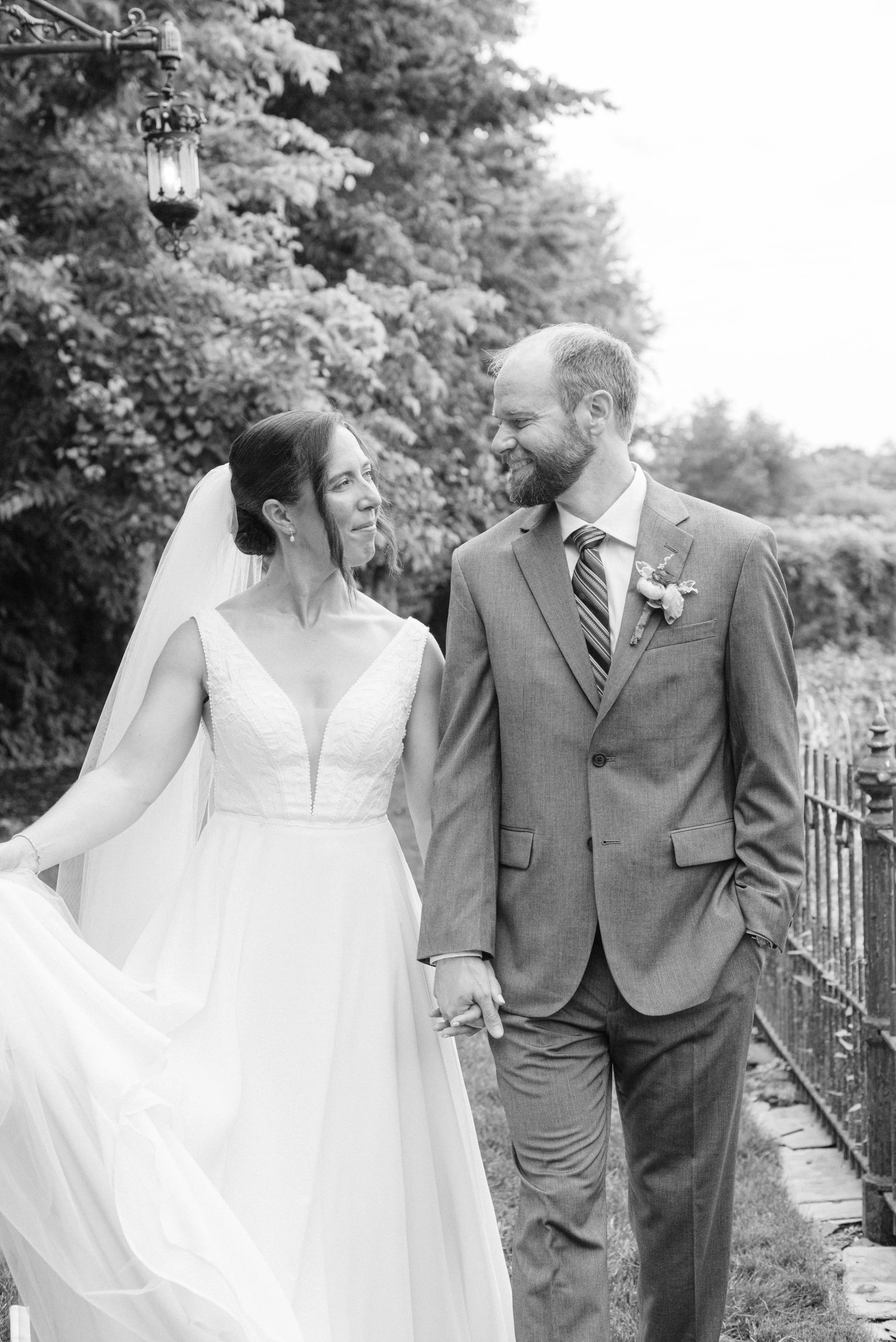 Kristen Bowen Photography, Indianapolis Wedding Photographer, Artisan Acres Wedding, Bride and groom portraits