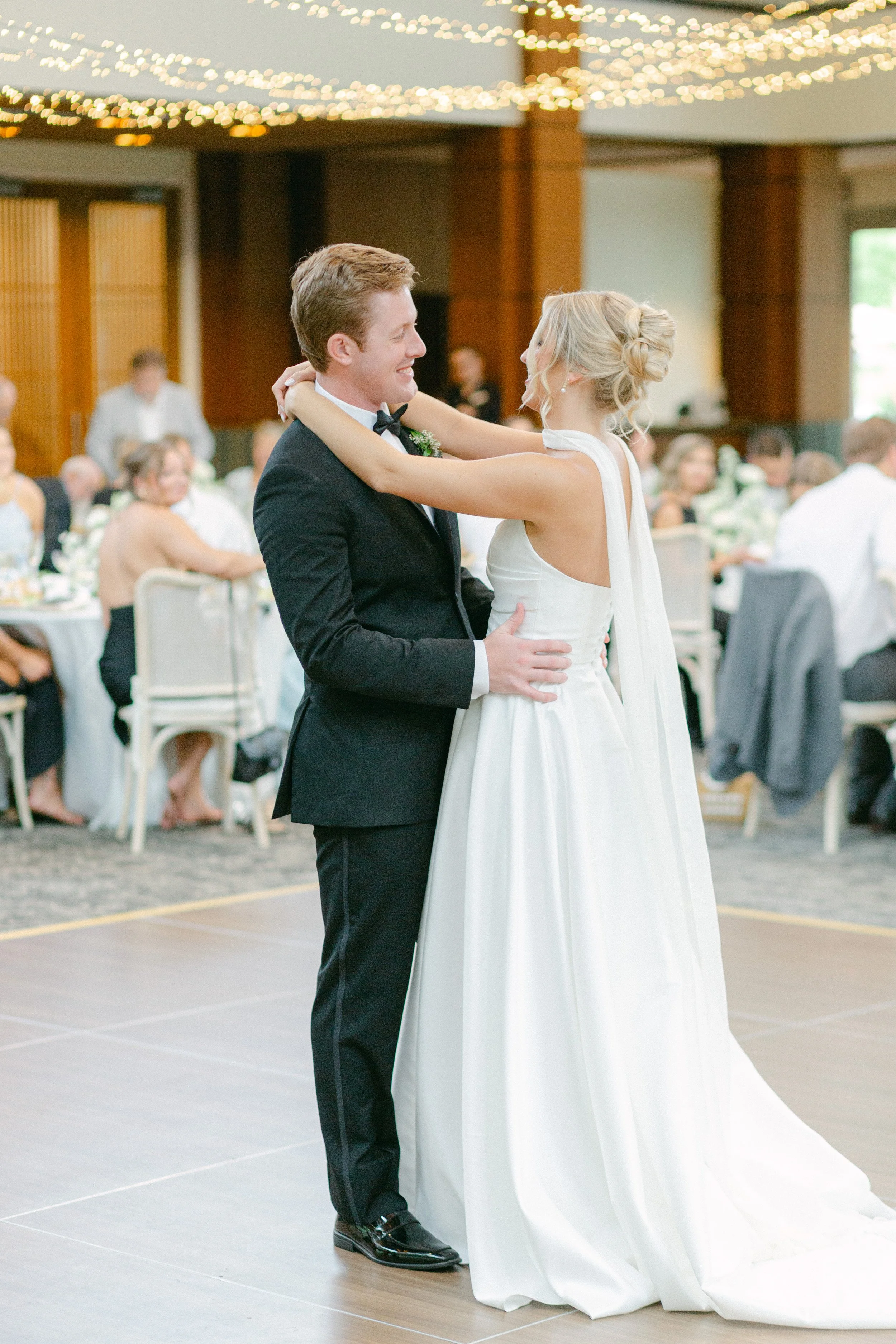 Kristen Bowen Photography, Indianapolis Wedding Photographer, Newfields Wedding, wedding reception, first dance