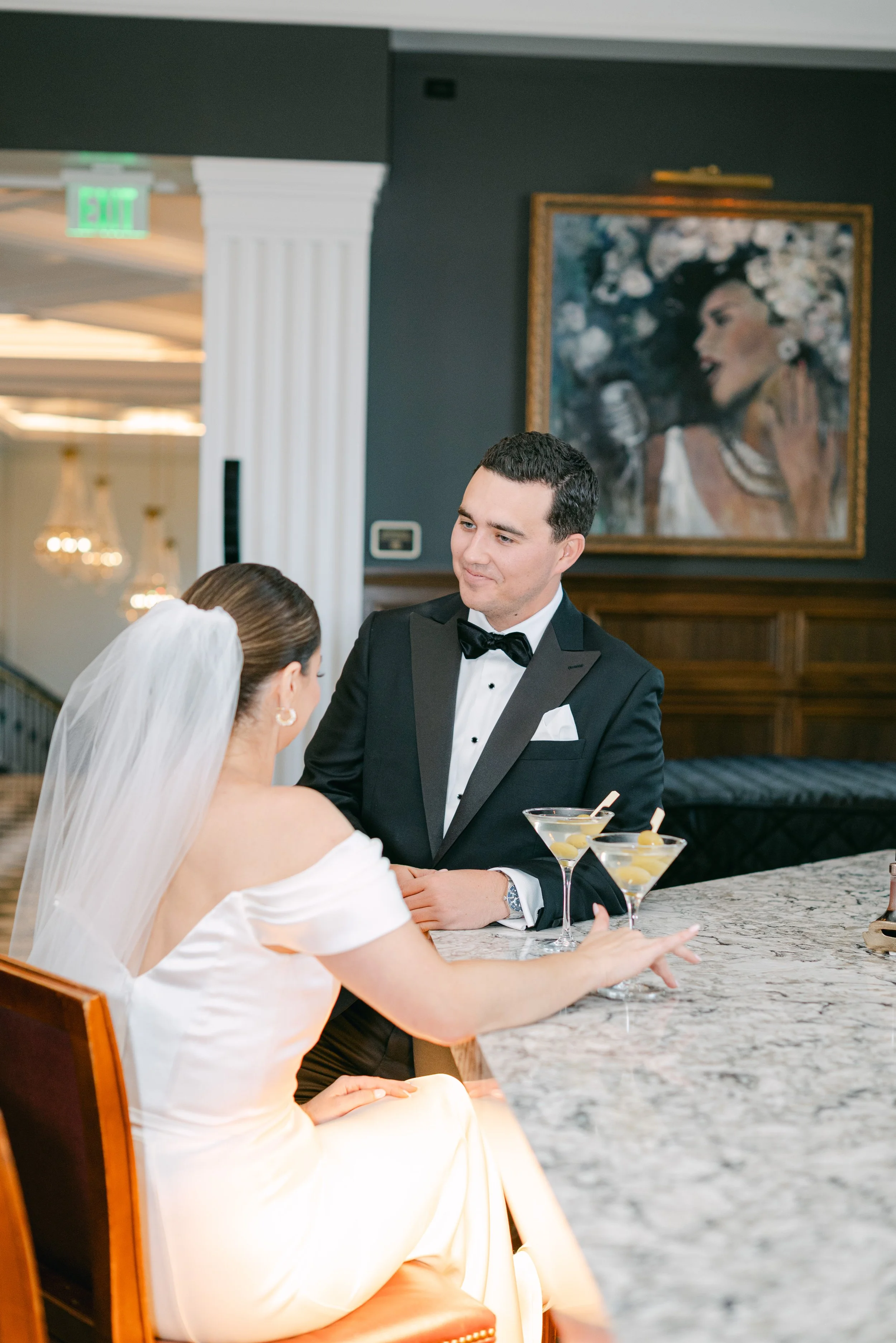 Kristen Bowen Photography, Indianapolis Wedding Photographer, Hotel Carmichael Wedding, Bride and groom portraits
