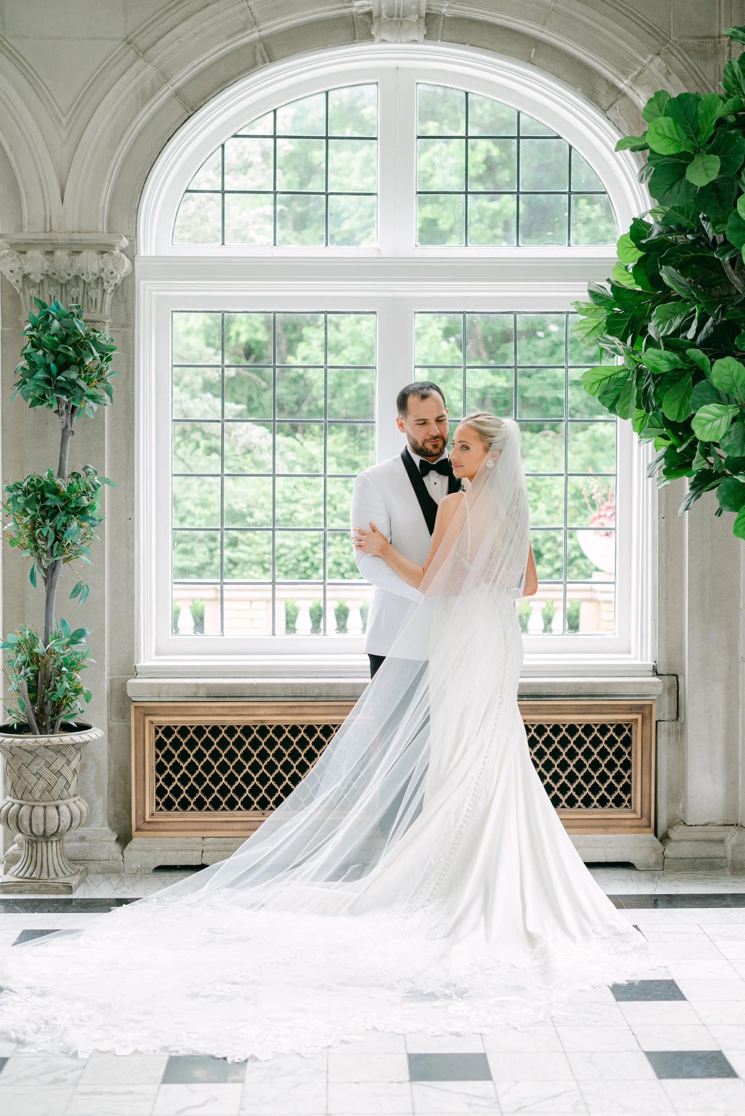 Kristen Bowen Photography, Indianapolis Wedding Photographer, Laurel Hall Wedding, Bride and groom portraits