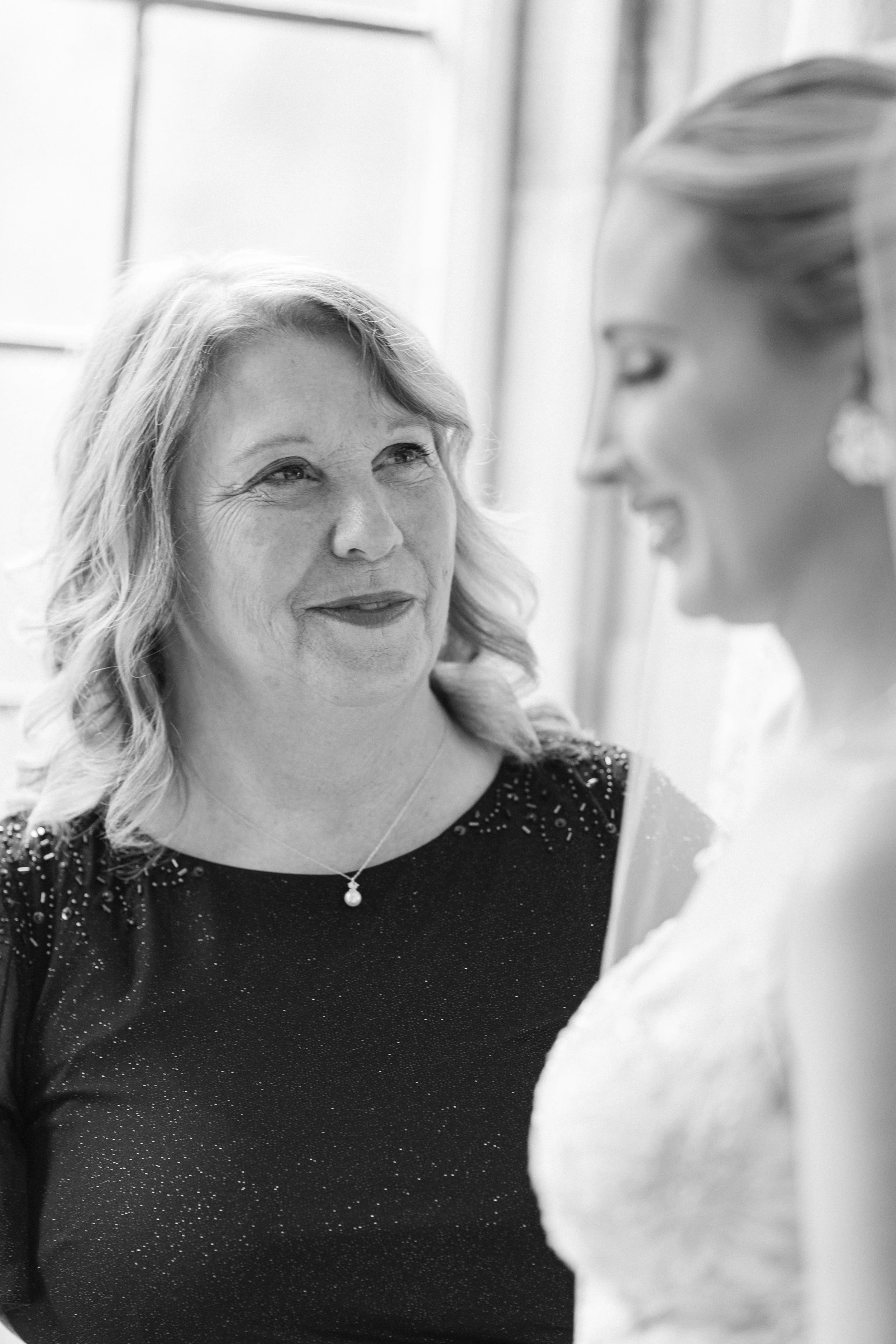 Kristen Bowen Photography, Indianapolis Wedding Photographer, Laurel Hall Wedding, Bride getting ready