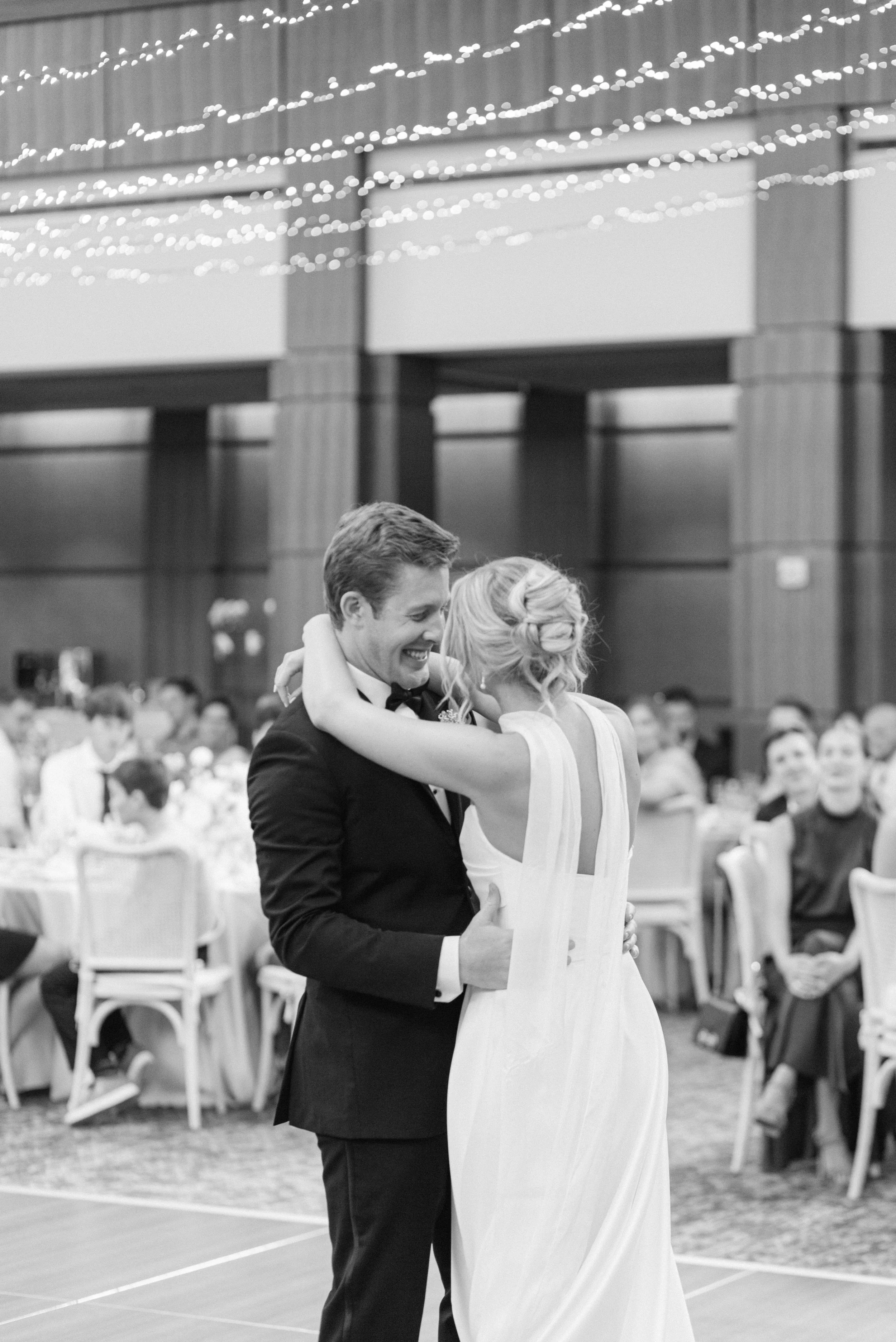 Kristen Bowen Photography, Indianapolis Wedding Photographer, Newfields Wedding, wedding reception, first dance