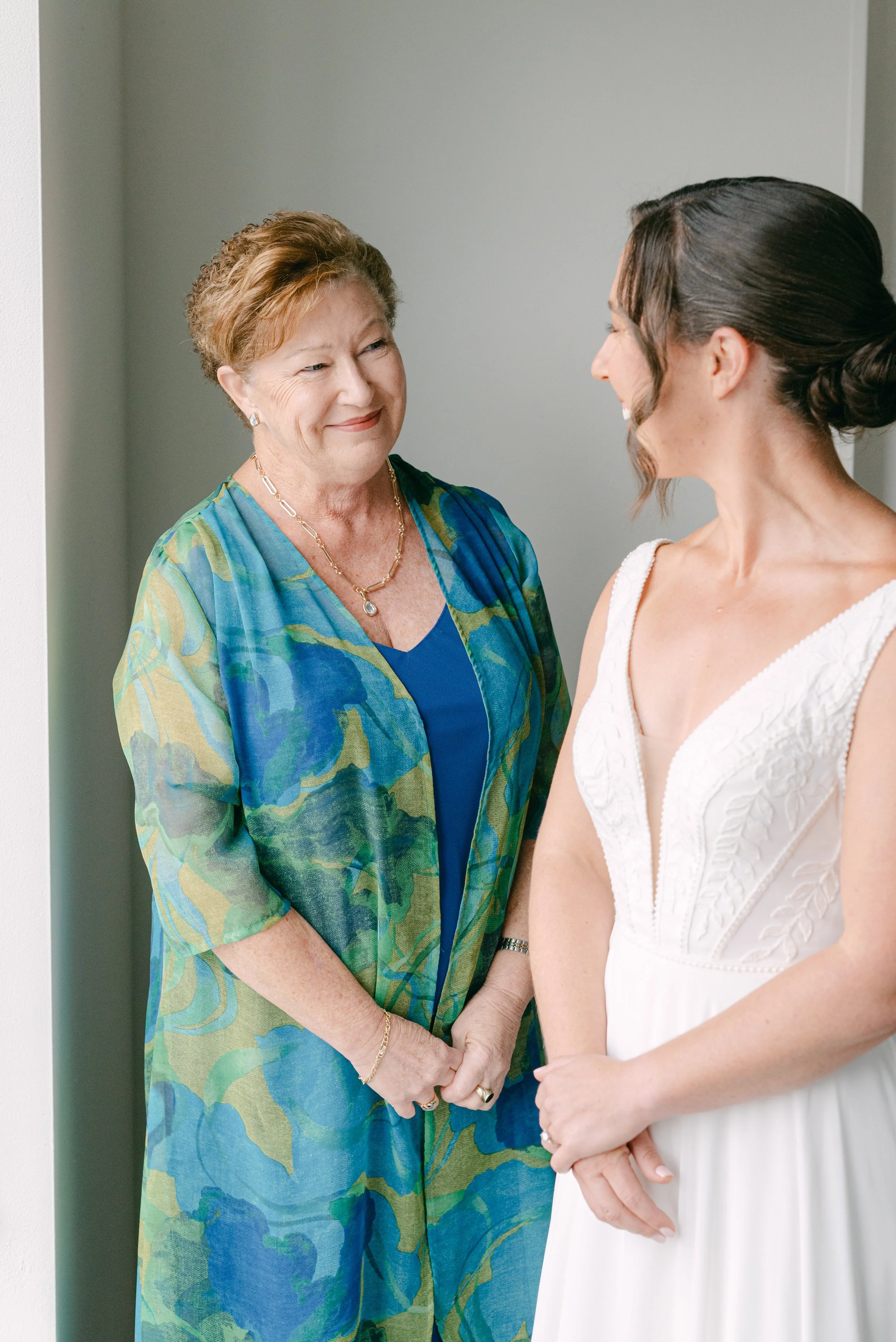 Kristen Bowen Photography, Indianapolis Wedding Photographer, Artisan Acres Wedding, Bride getting ready