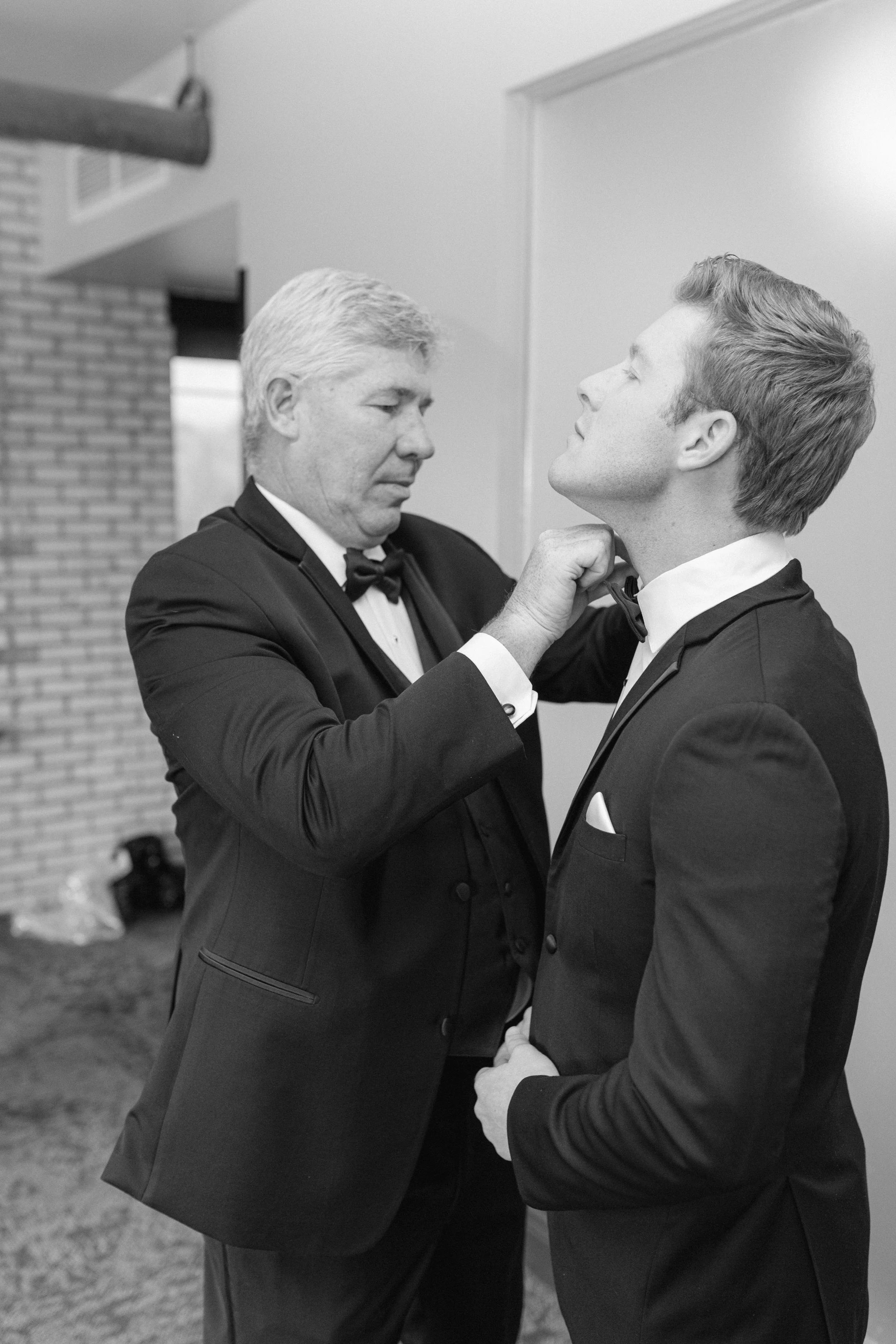 Kristen Bowen Photography, Indianapolis Wedding Photographer, Newfields Wedding, groom getting ready