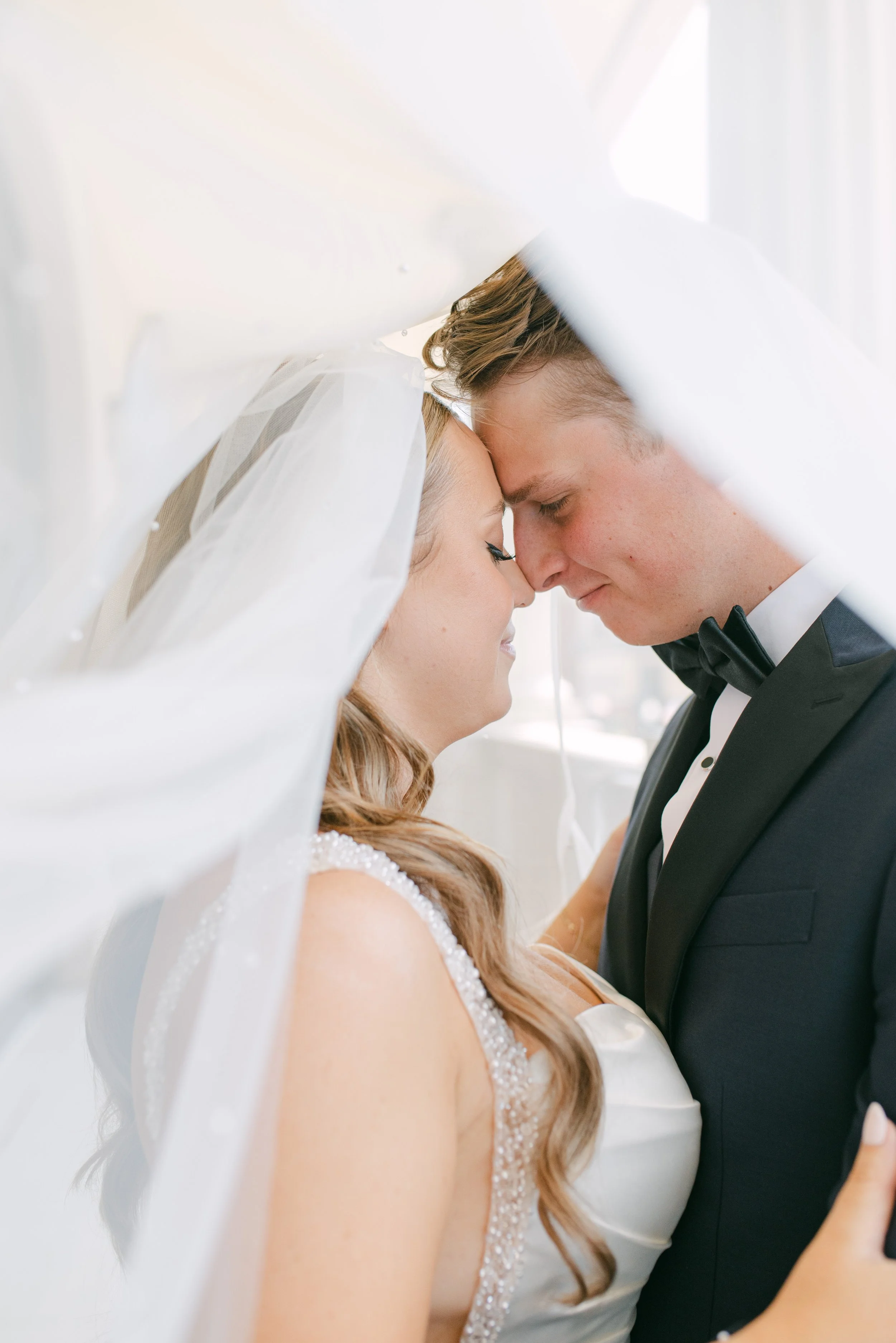 Kristen Bowen Photography, Indianapolis Wedding Photographer, Hotel Carmichael Wedding, Bride and groom portraits