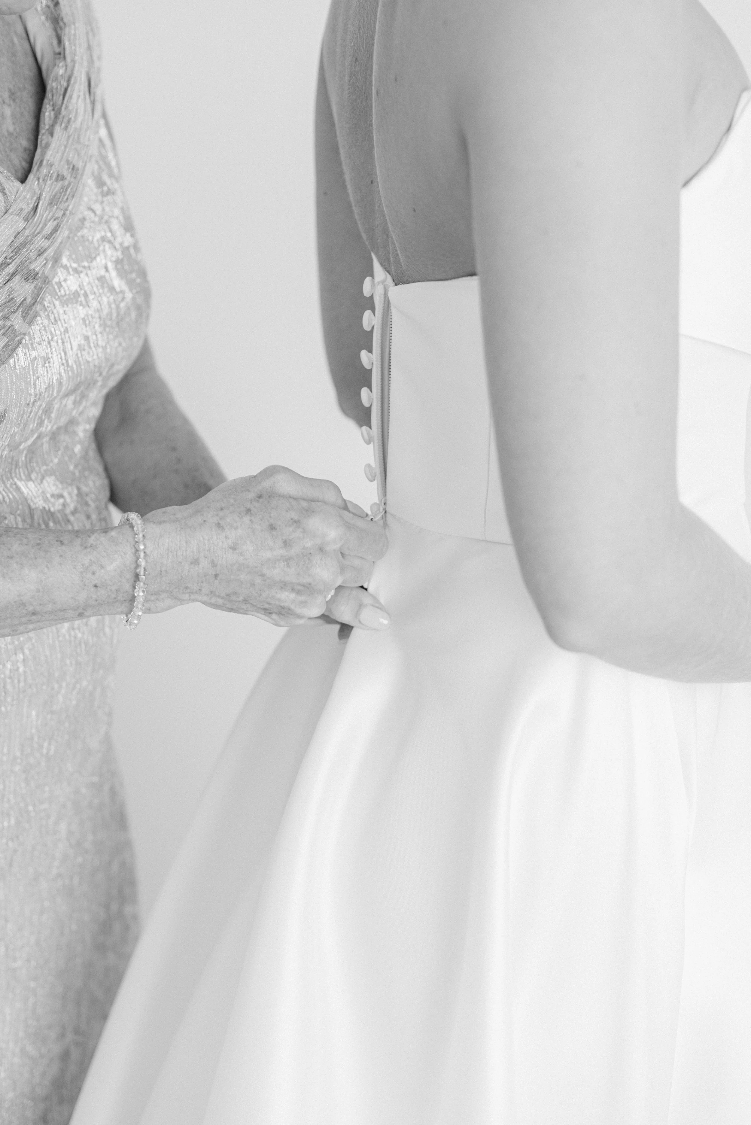 Kristen Bowen Photography, Indianapolis Wedding Photographer, Newfields Wedding, Bride getting ready