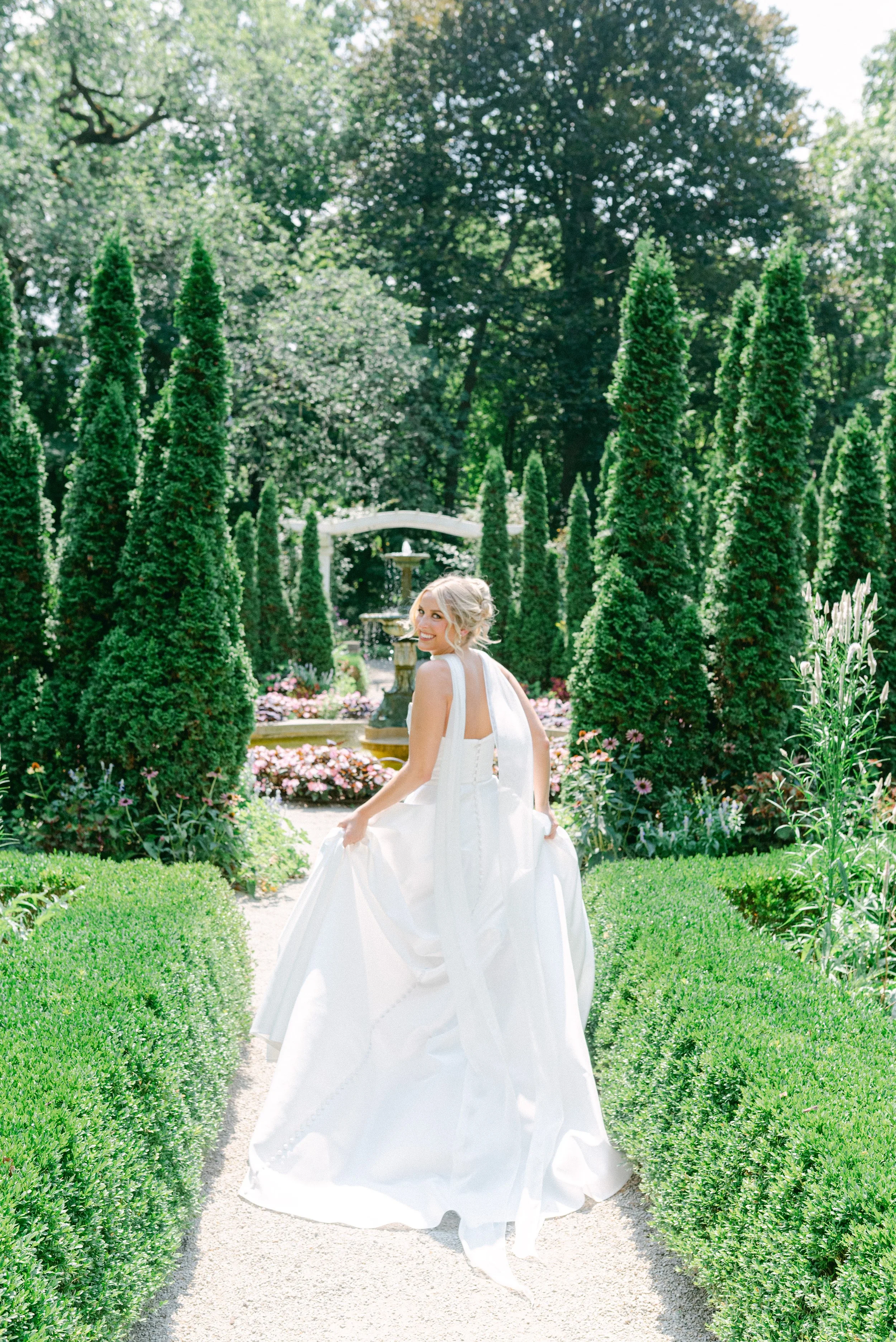 Kristen Bowen Photography, Indianapolis Wedding Photographer, Newfields Wedding, bridal portraits
