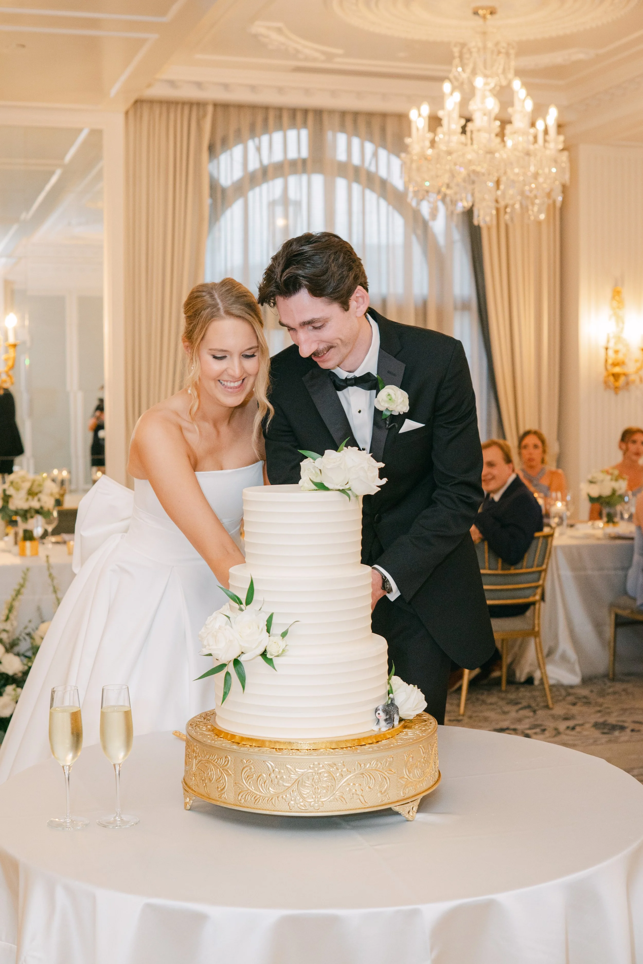 Kristen Bowen Photography, Indianapolis Wedding Photographer, Hotel Carmichael Wedding, wedding reception, Cake cutting
