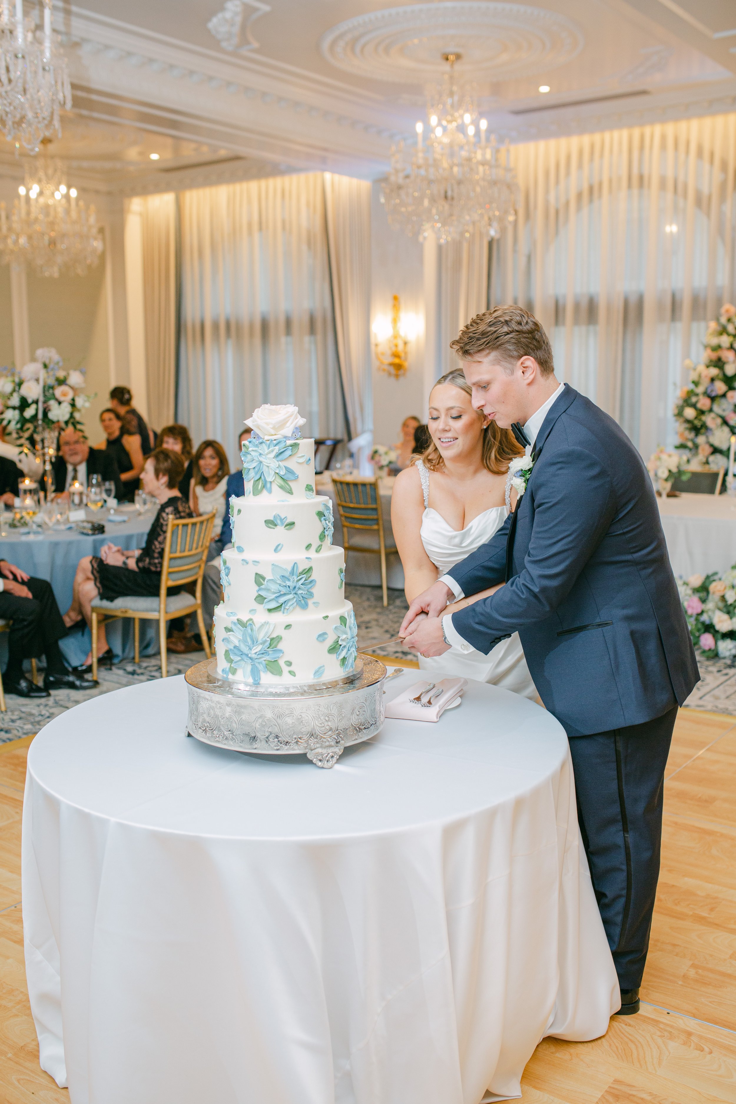Kristen Bowen Photography, Indianapolis Wedding Photographer, Hotel Carmichael Wedding, Reception, Cake cutting