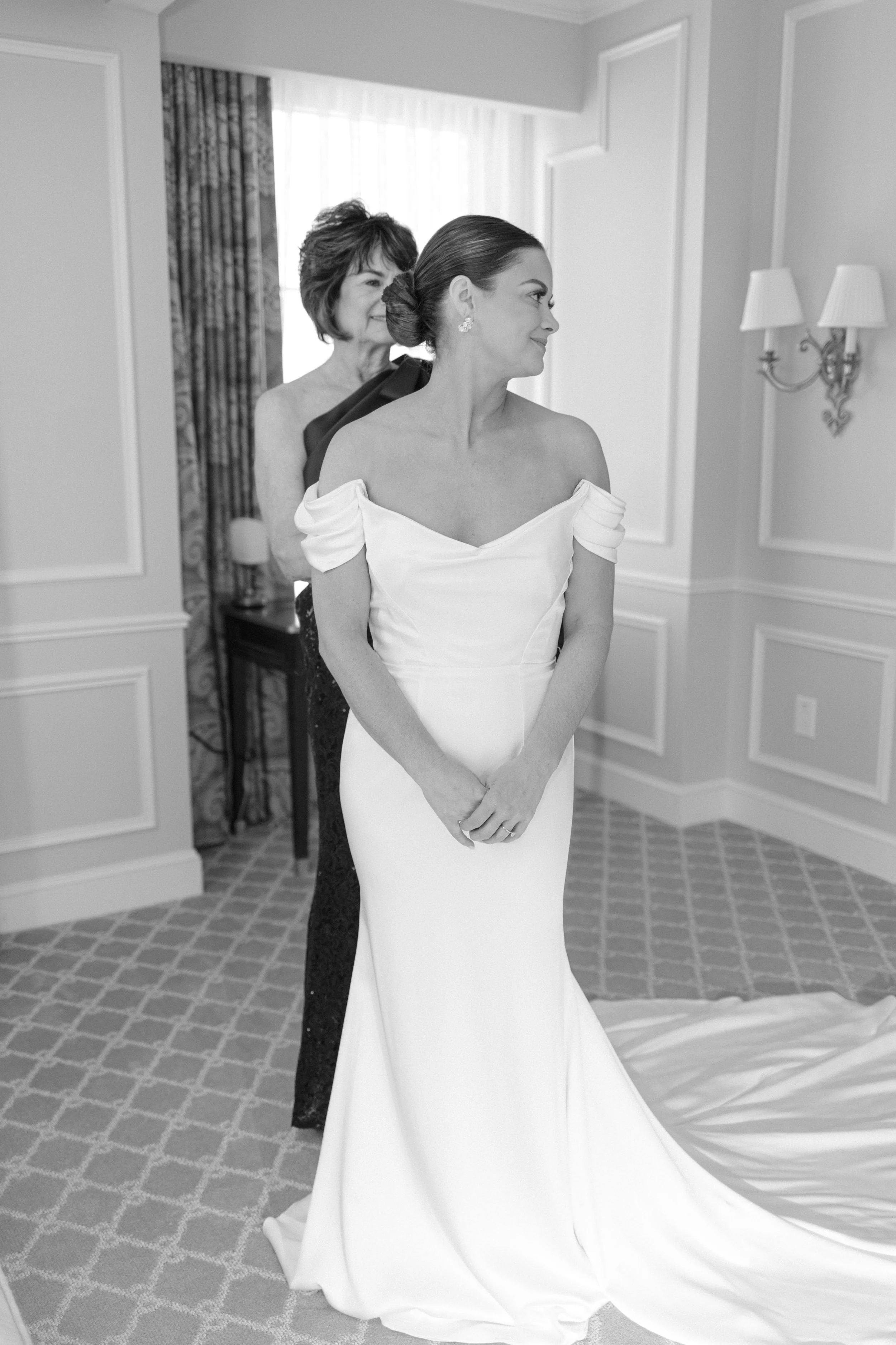 Kristen Bowen Photography, Indianapolis Wedding Photographer, Hotel Carmichael Wedding, Bride getting ready