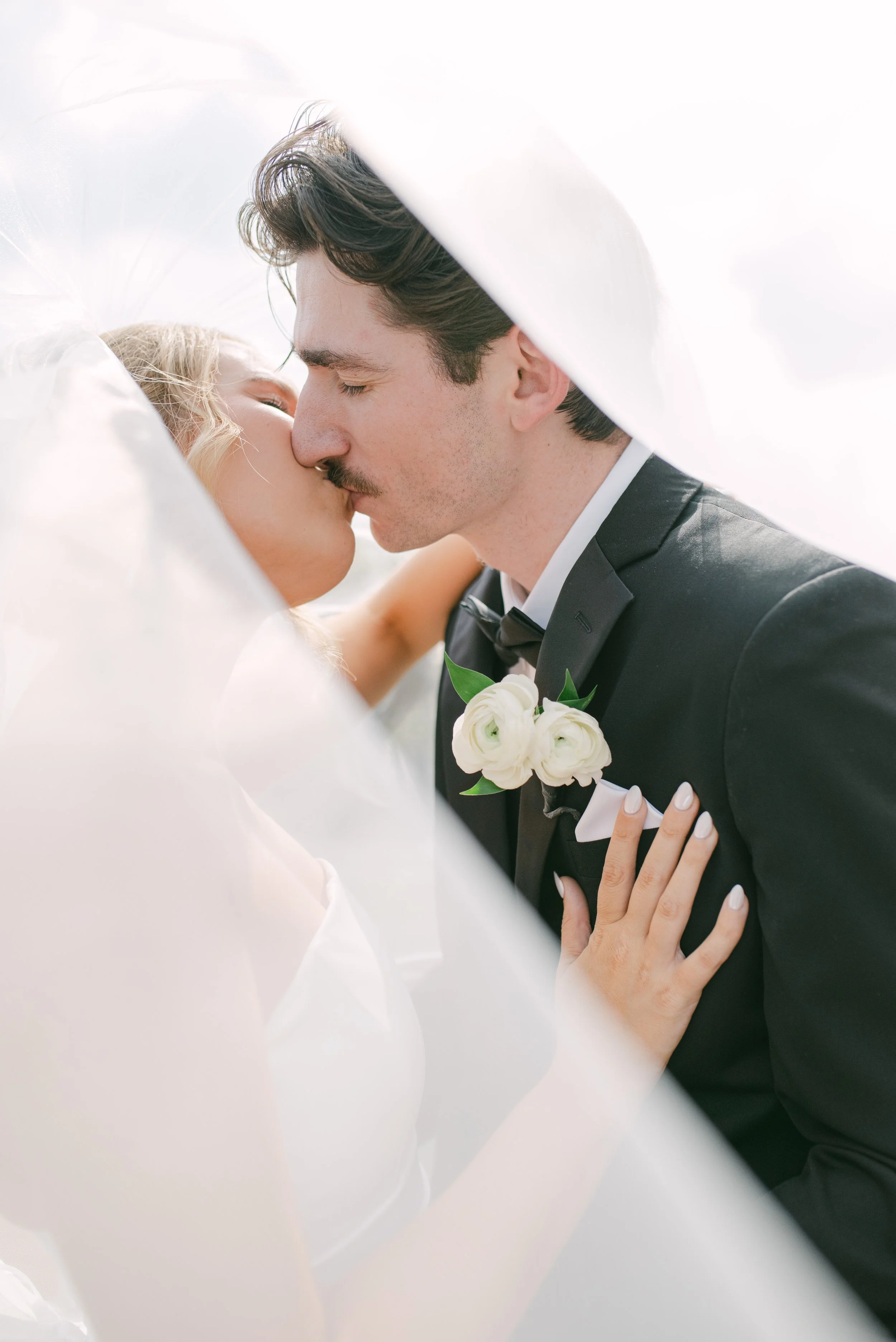Kristen Bowen Photography, Indianapolis Wedding Photographer, Hotel Carmichael Wedding, Bride and groom portraits