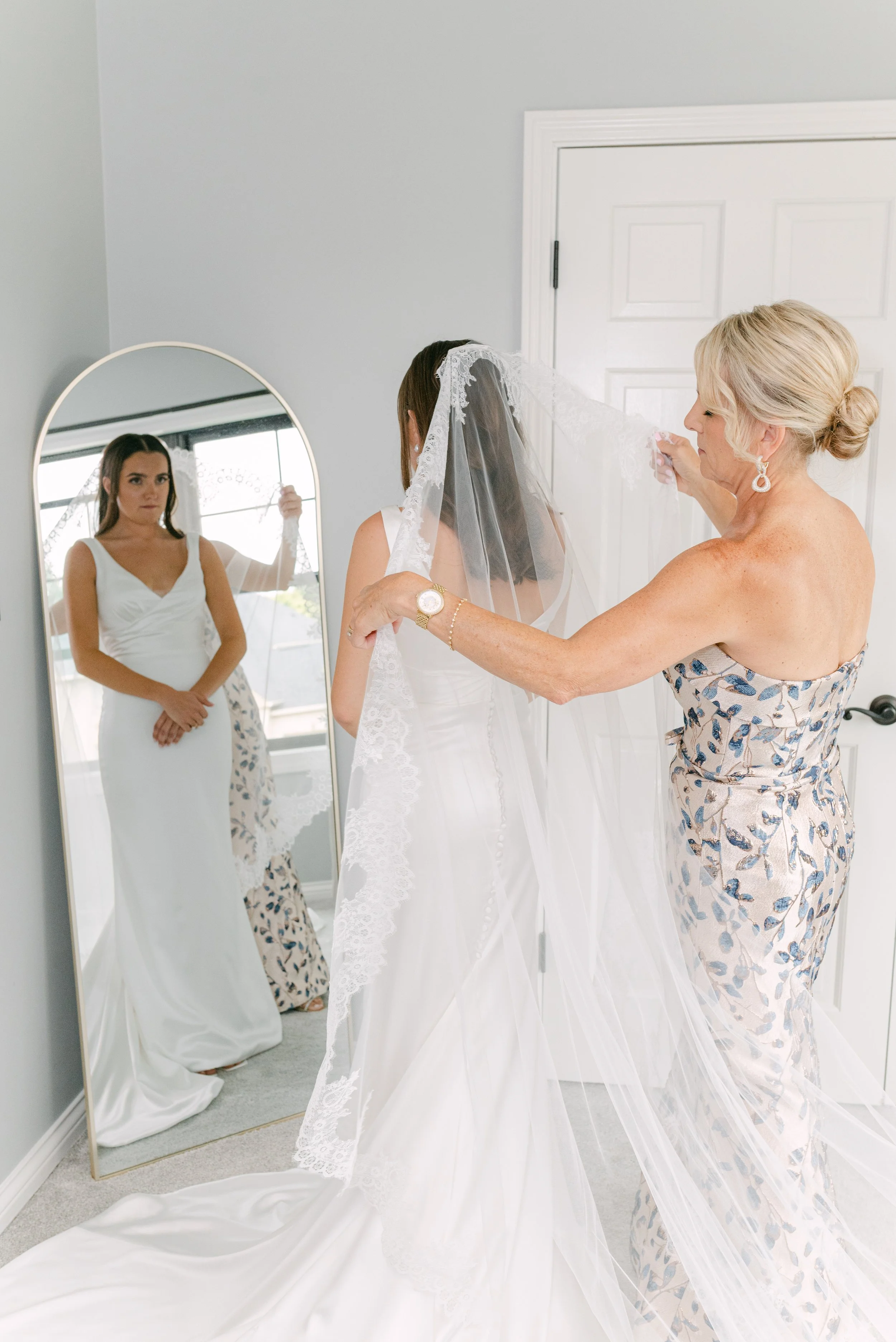 Kristen Bowen Photography, Indianapolis Wedding Photographer,  Chatham Hills Wedding, Bride getting ready