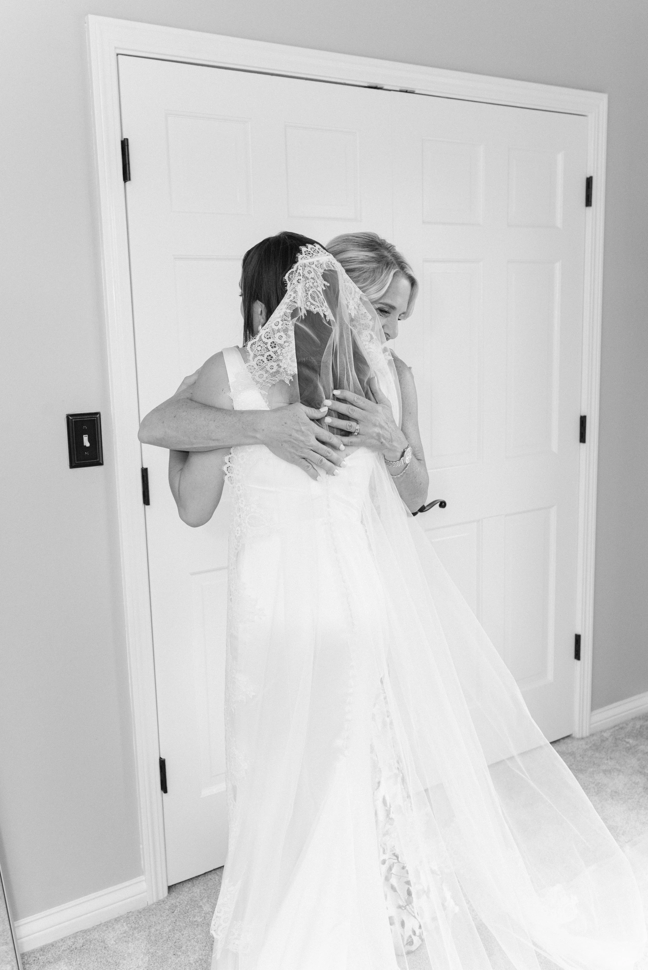 Kristen Bowen Photography, Indianapolis Wedding Photographer,  Chatham Hills Wedding, Bride getting ready