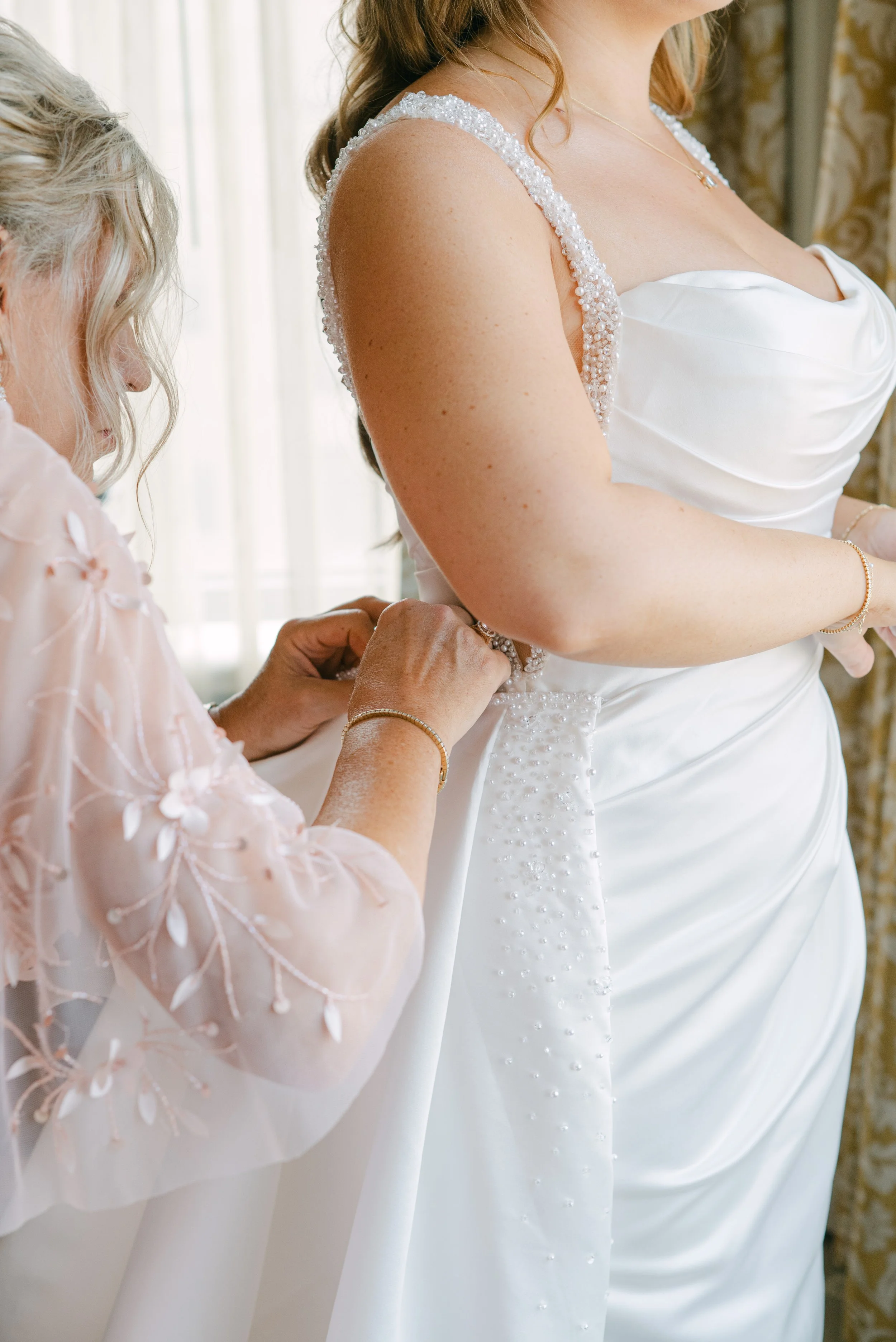 Kristen Bowen Photography, Indianapolis Wedding Photographer, Hotel Carmichael Wedding, Getting Ready Photos