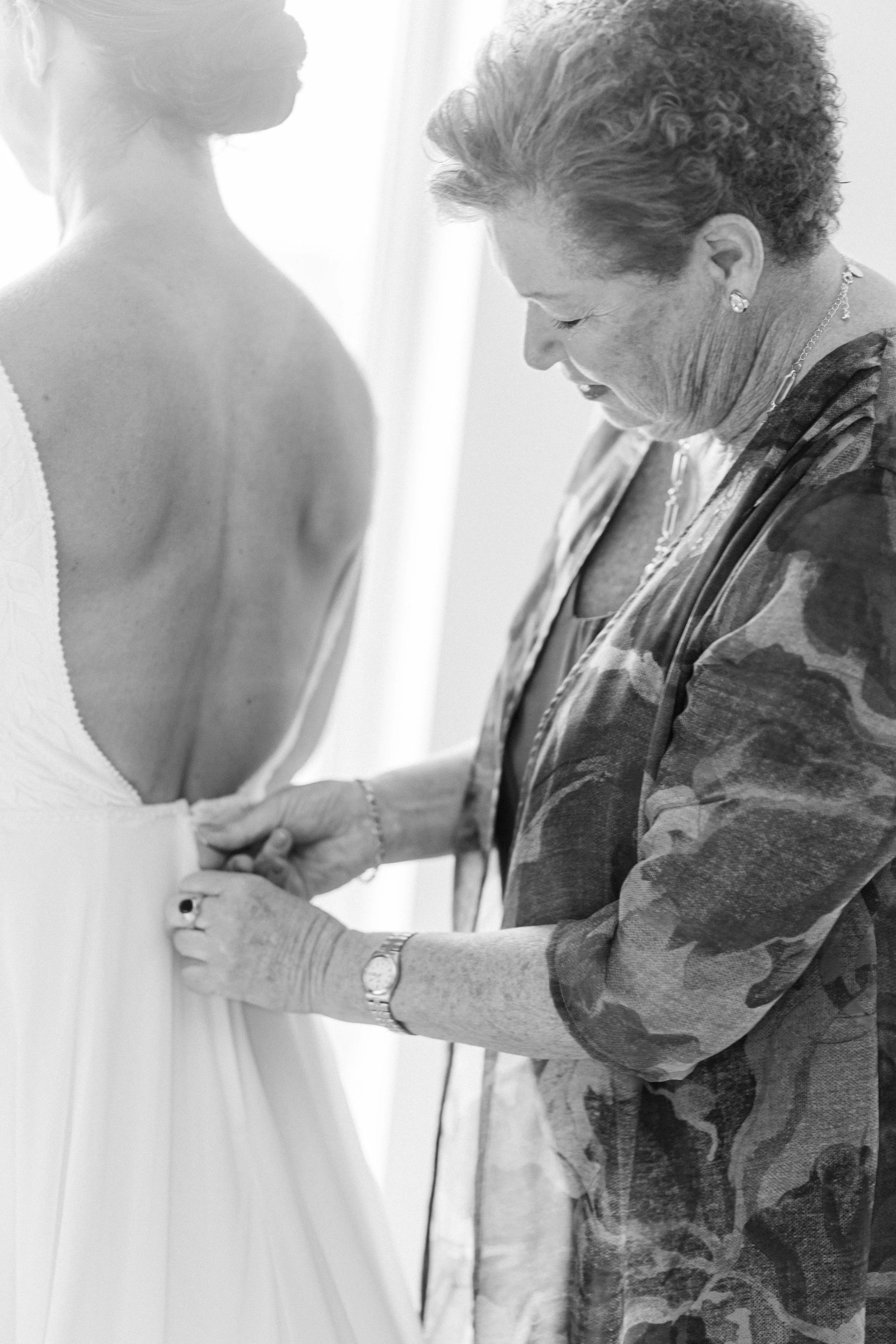 Kristen Bowen Photography, Indianapolis Wedding Photographer, Artisan Acres Wedding, Bride getting dressed