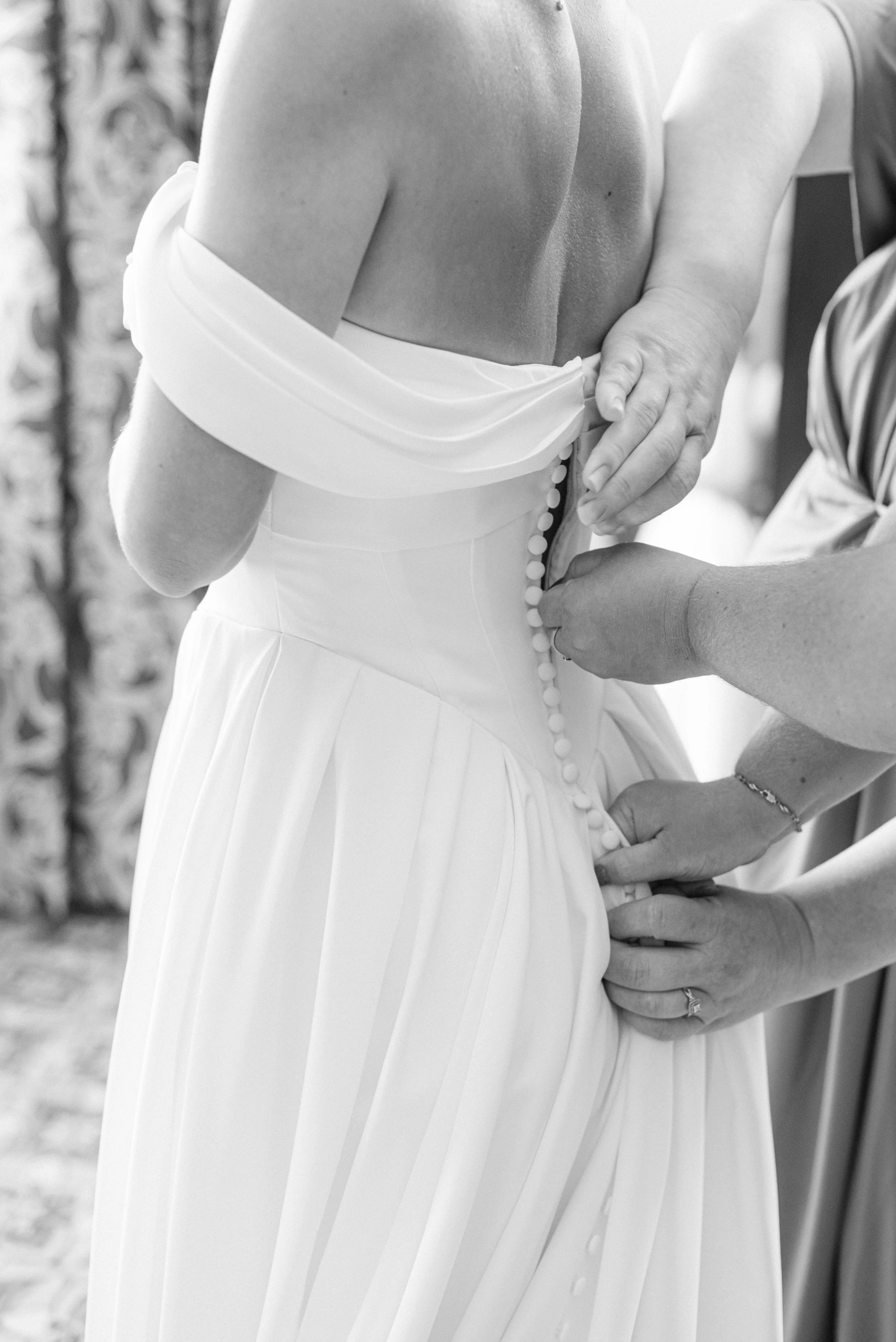 Kristen Bowen Photography, Indianapolis Wedding Photographer, Union Station Wedding, Bride getting dresssed
