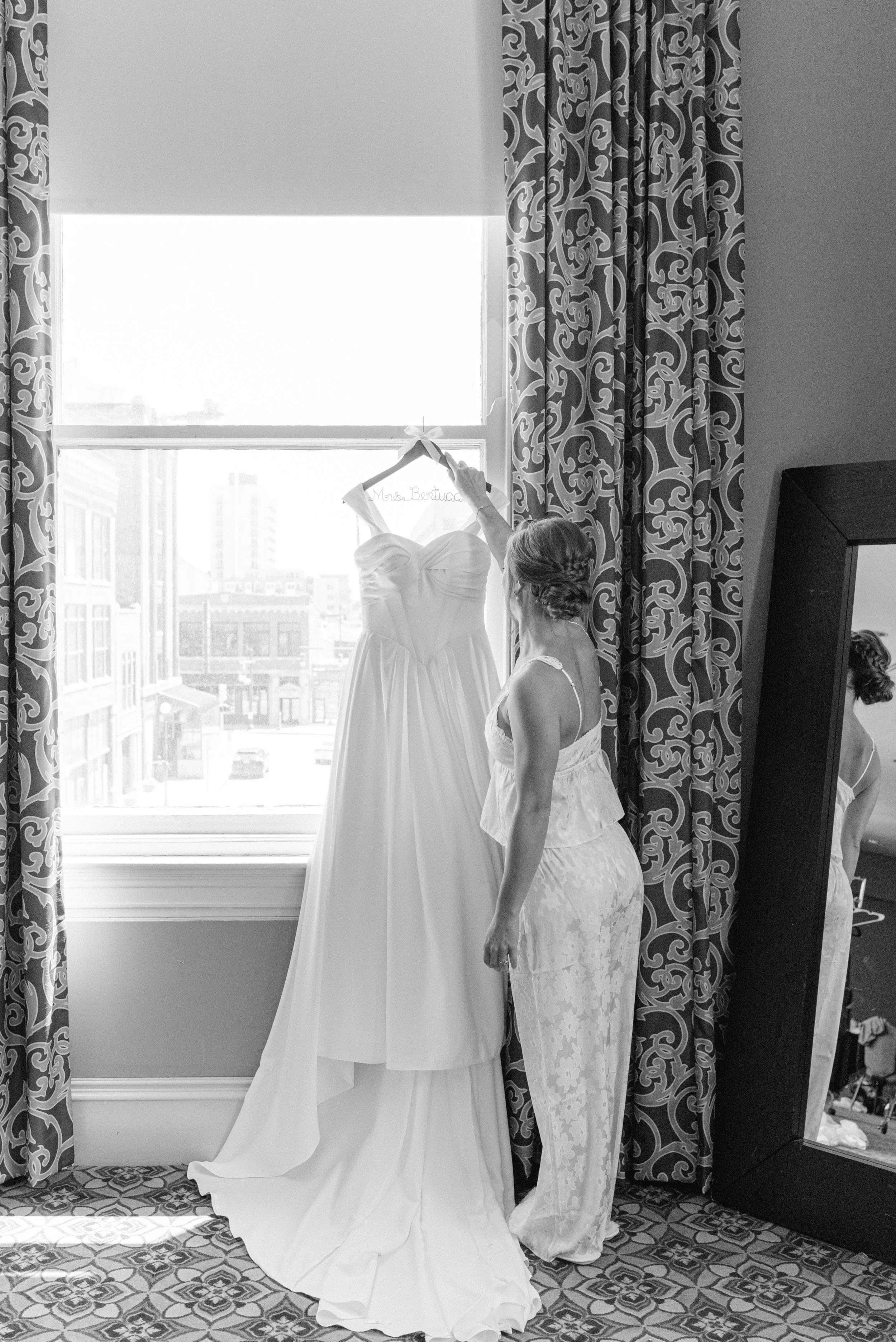Kristen Bowen Photography, Indianapolis Wedding Photographer, Union Station Wedding, Getting Ready