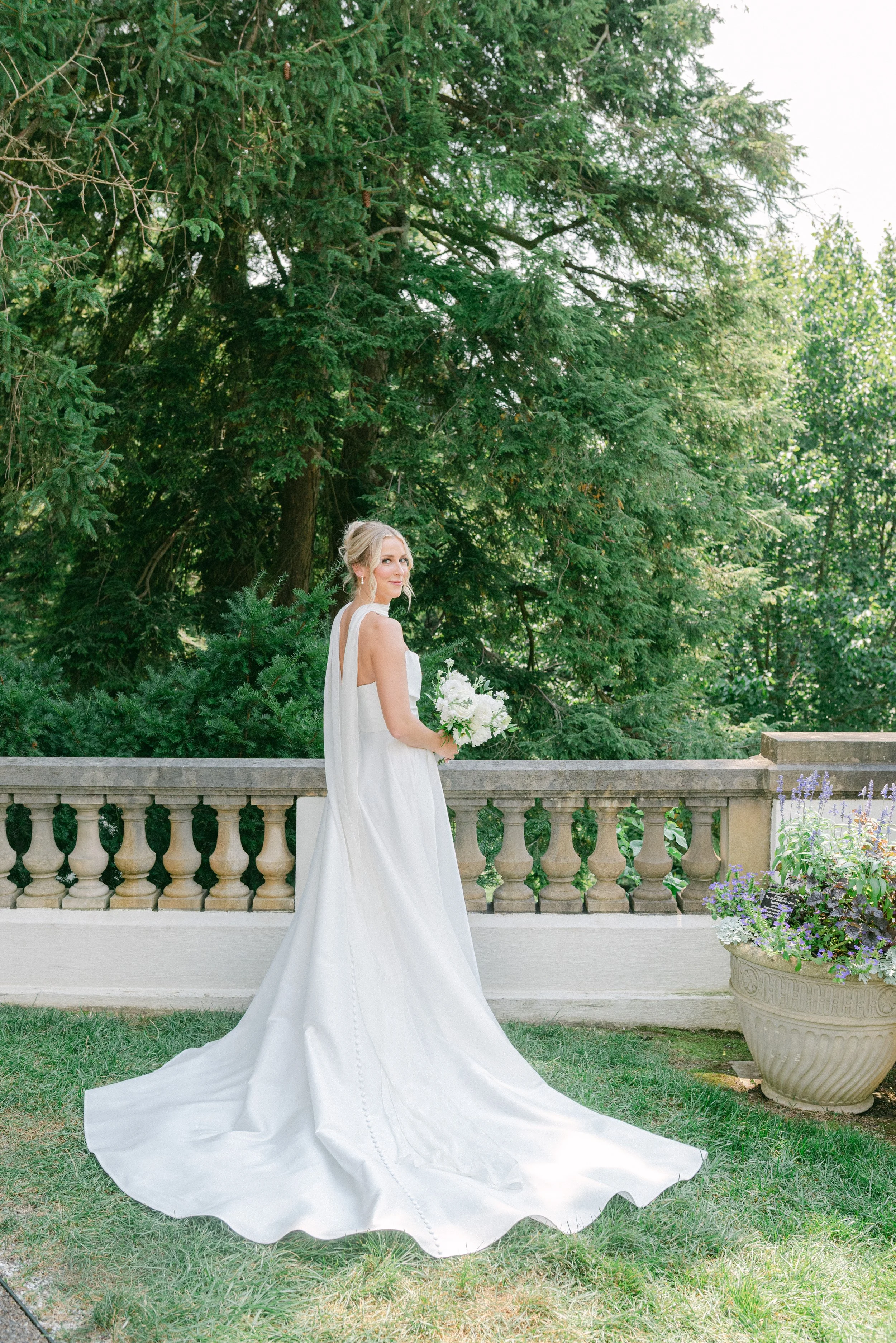 Kristen Bowen Photography, Indianapolis Wedding Photographer, Newfields Wedding, bridal portraits