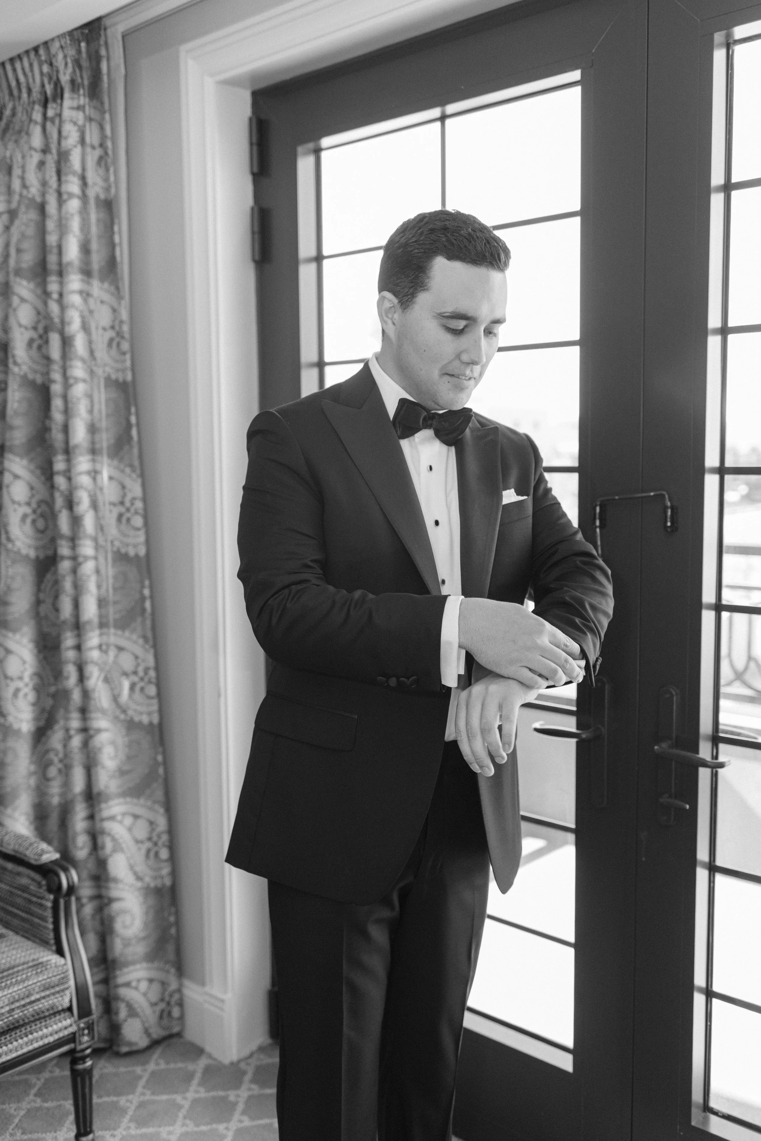 Kristen Bowen Photography, Indianapolis Wedding Photographer, Hotel Carmichael Wedding, Groom getting ready