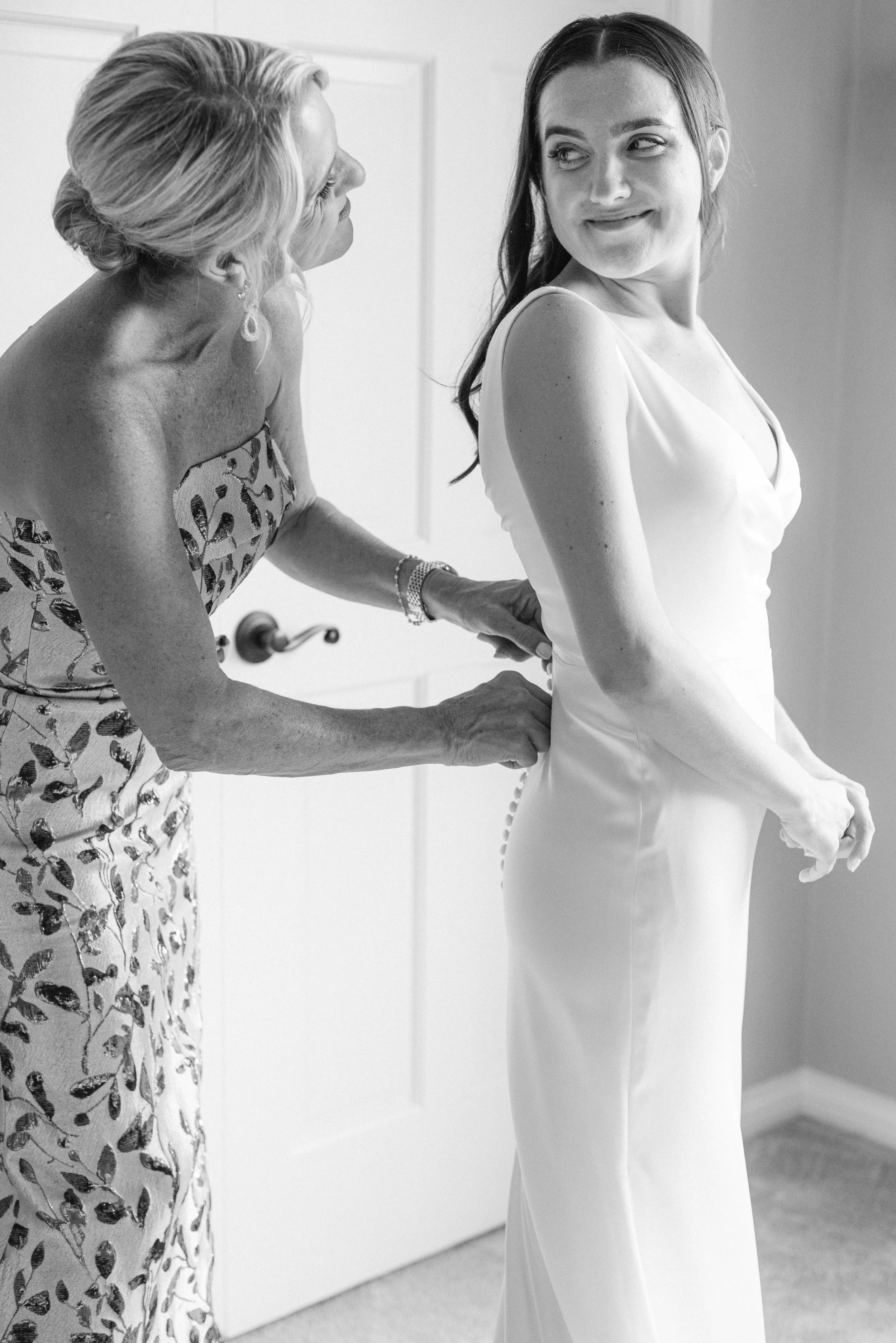 Kristen Bowen Photography, Indianapolis Wedding Photographer,  Chatham Hills Wedding, Bride getting dressed