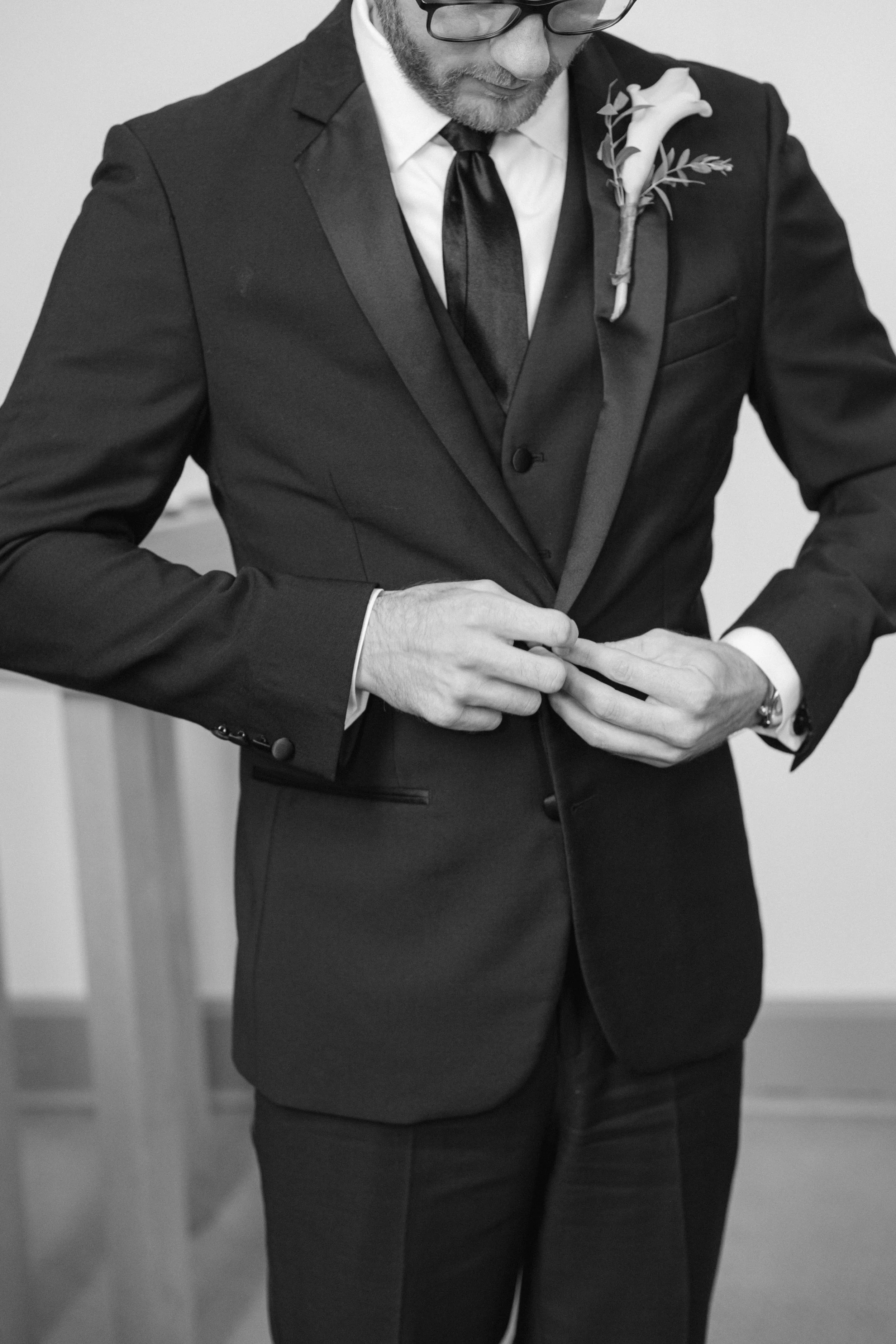 Kristen Bowen Photography, Indianapolis Wedding Photographer,  Chatham Hills Wedding, Groom getting ready