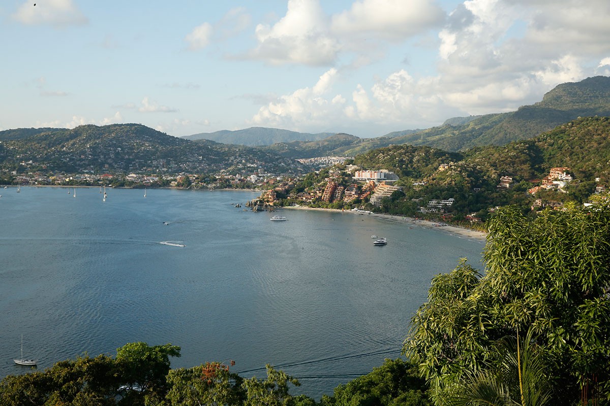 tara-medina-real-estate-properties-homes-for-sale-in-ixtapa-zihuatanejo-mexico-live-fast.jpg