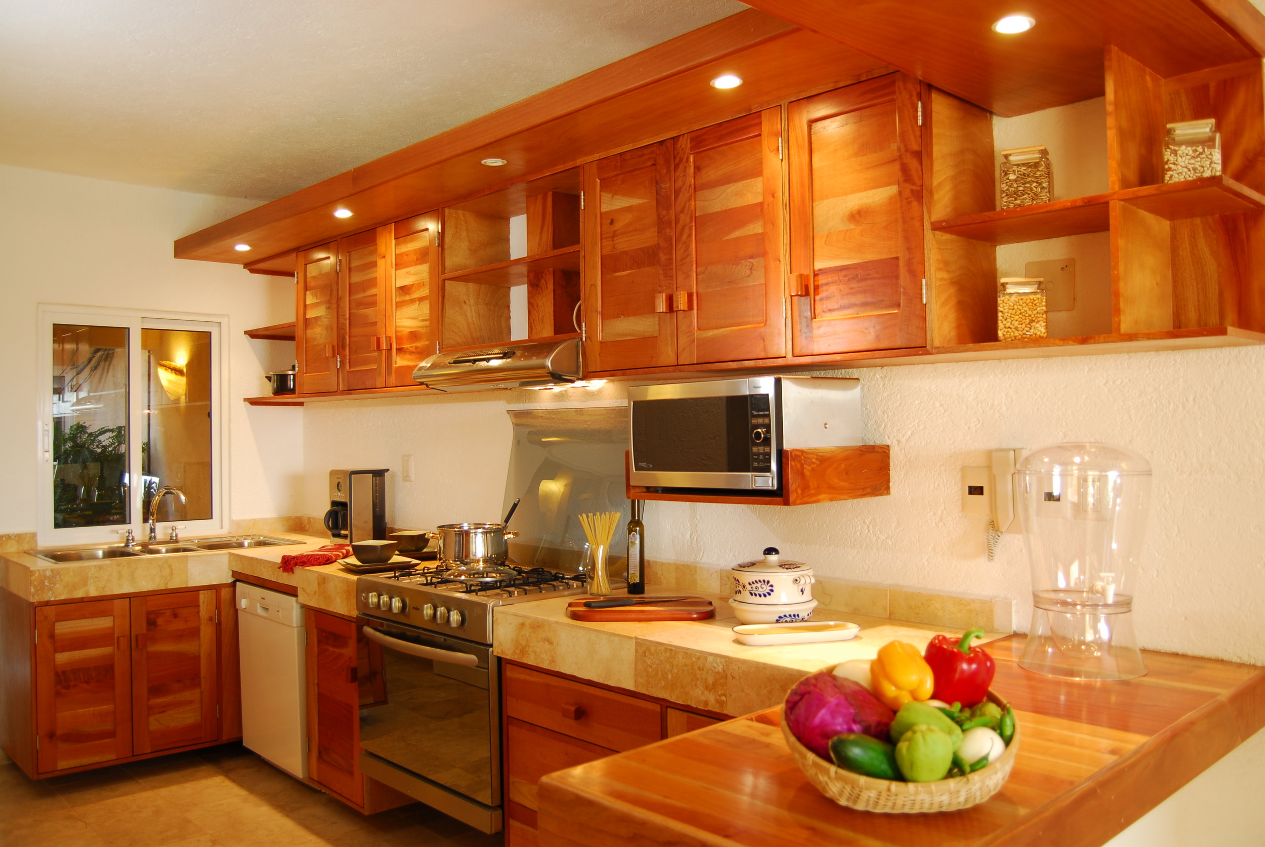 naivi-casa-4-ixtapa-zihuatanejo-mexico-for-sale-tara-medina-real-estate-kitchen.jpg
