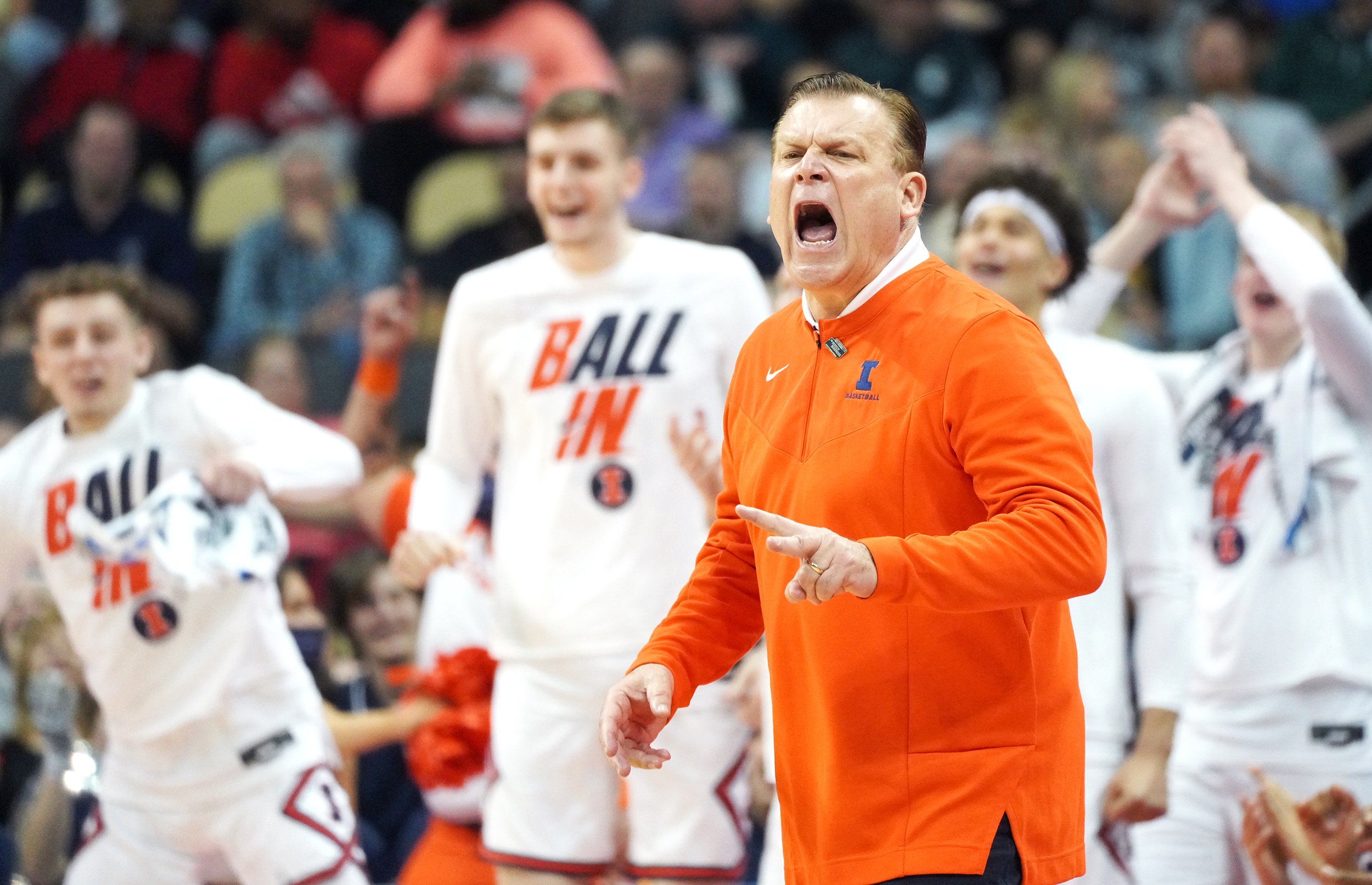  Illinois coach Brad Underwood shouts to his team as they play Chattanooga during the first round of the 2022 NCAA Men's Basketball Tournament on Friday, March 18, 2022, at Pittsburgh’s PPG Paints Arena. (Emily Matthews/Post-Gazette)  