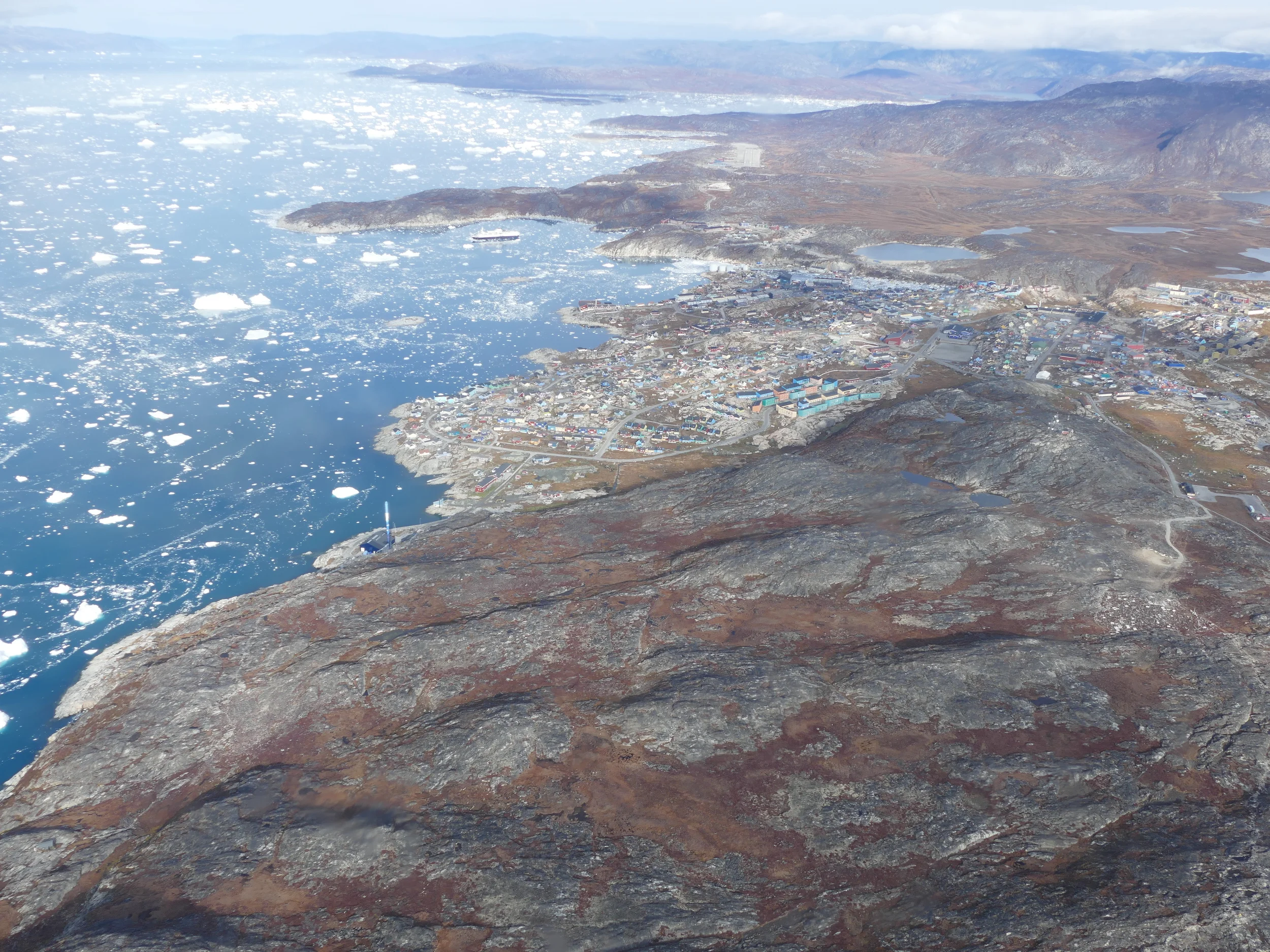  I want to acknowledge Linda Vurma for this photo and the following one of the town of Illulissat. I was madly changing a memory card at this most ackward of moments. 