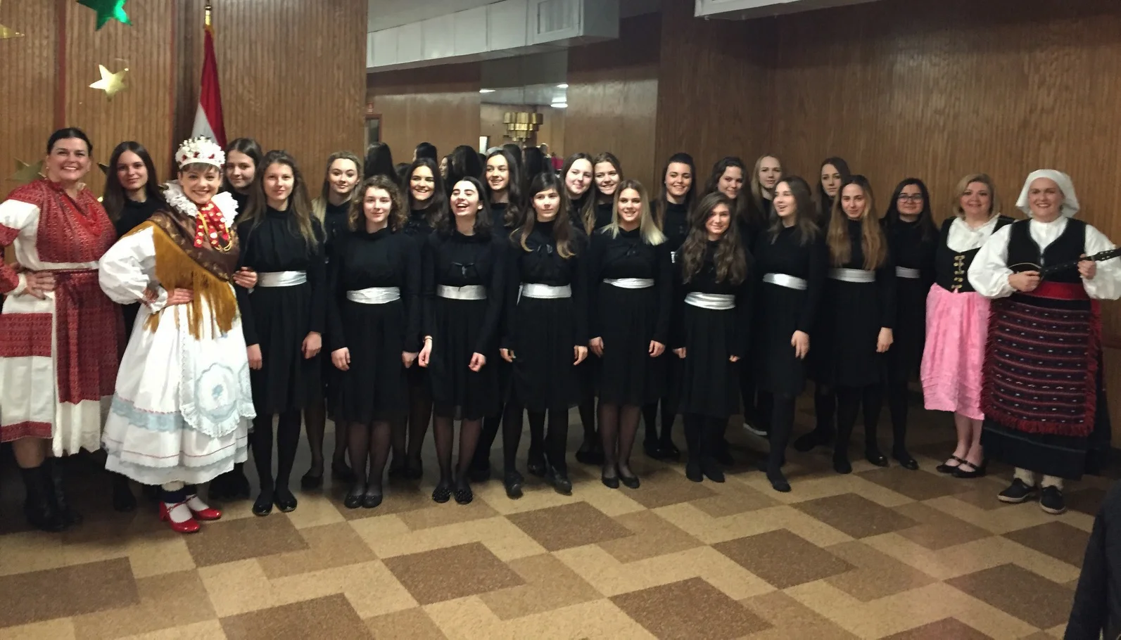 2016 Mozartine Girls Choir & Korijeni (Chicago)