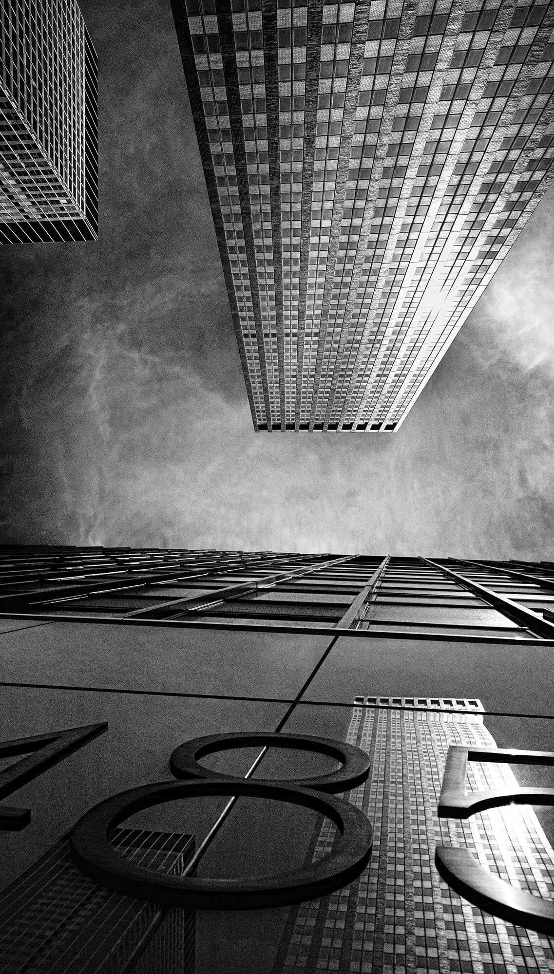 Vertikale Linien urbaner Architektur