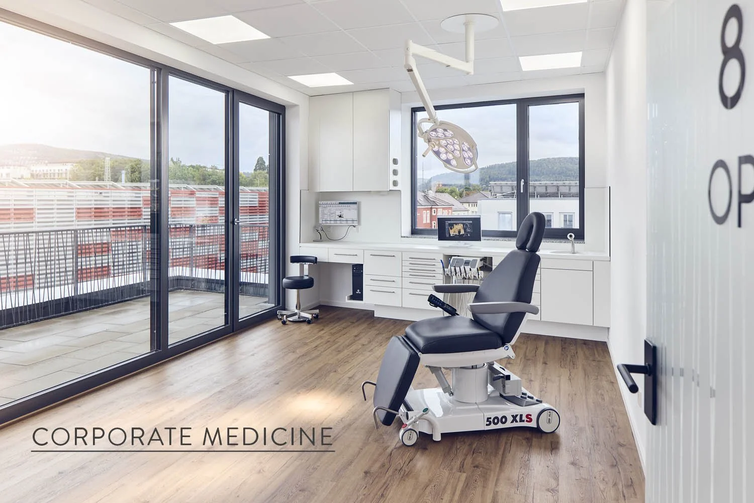 Praxisraum mit operativer Ausstattung - Stuttgart